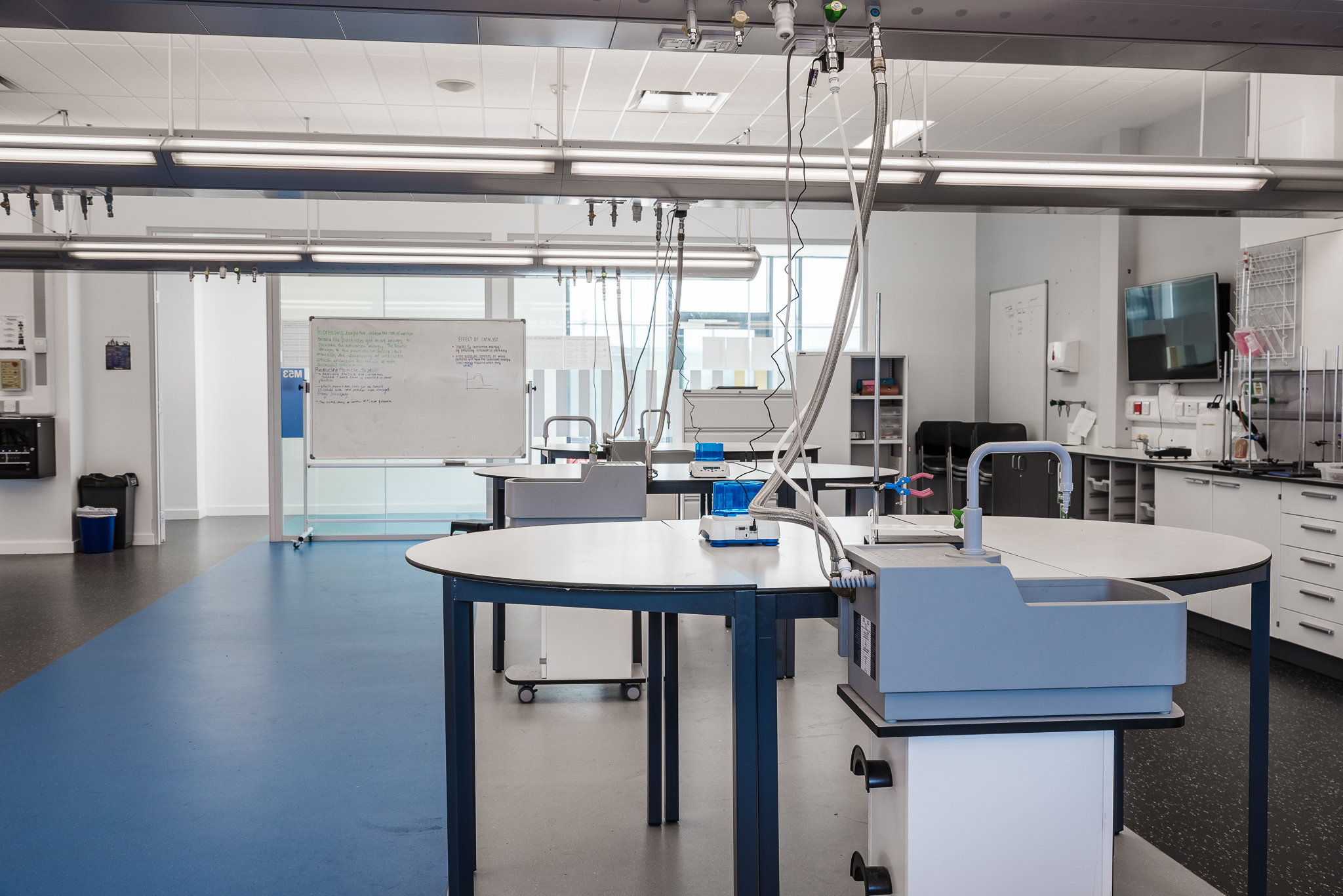 Science classroom / Laboratory - lia2mgoexpp.jpg
