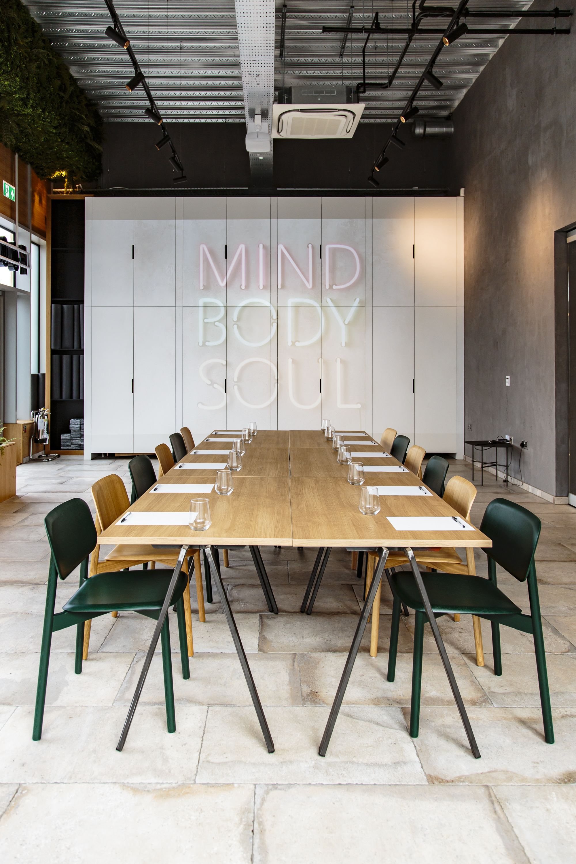 Studio - 3uum5j5vom0.jpg