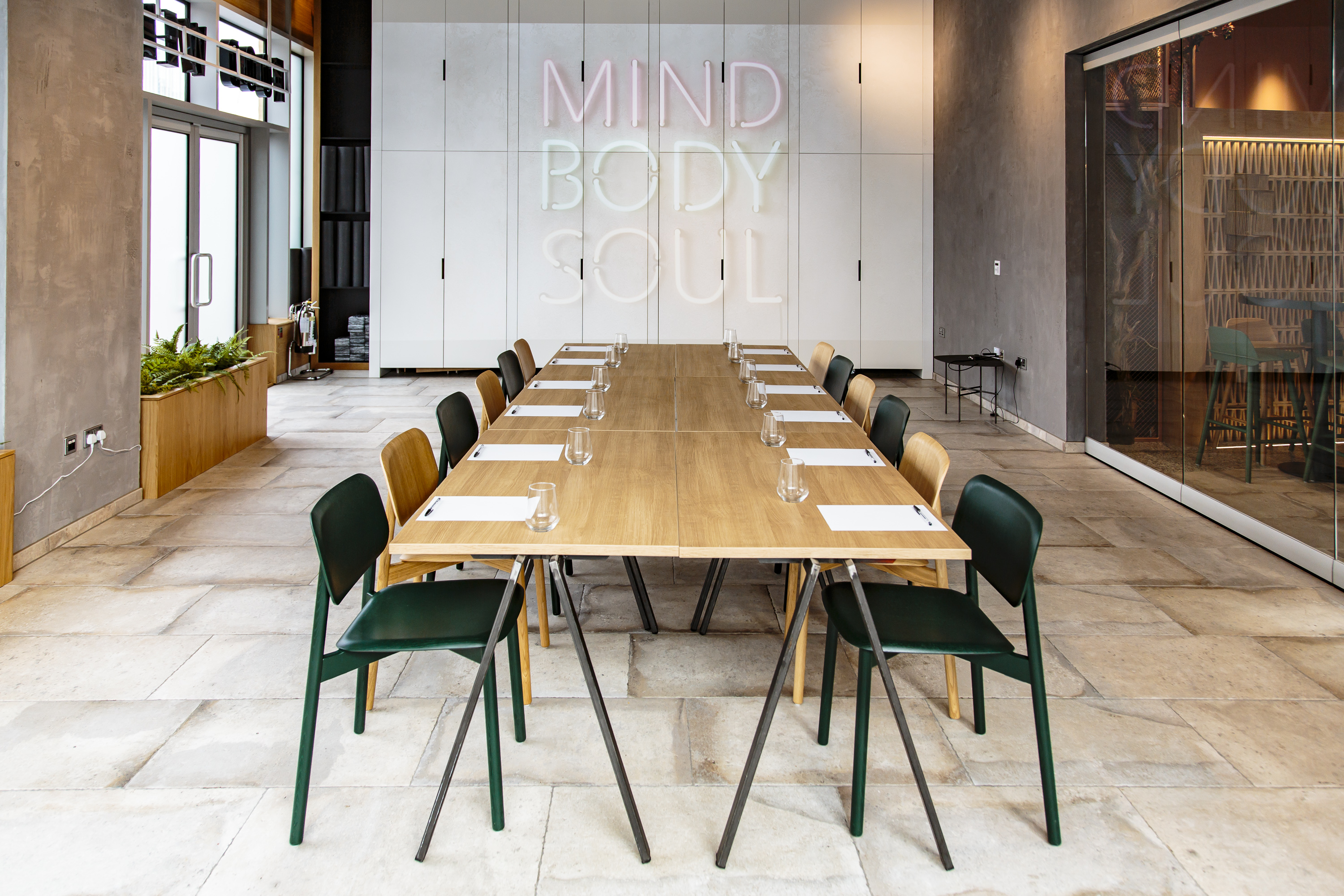 Studio - 3qk4zbjb53y.jpg