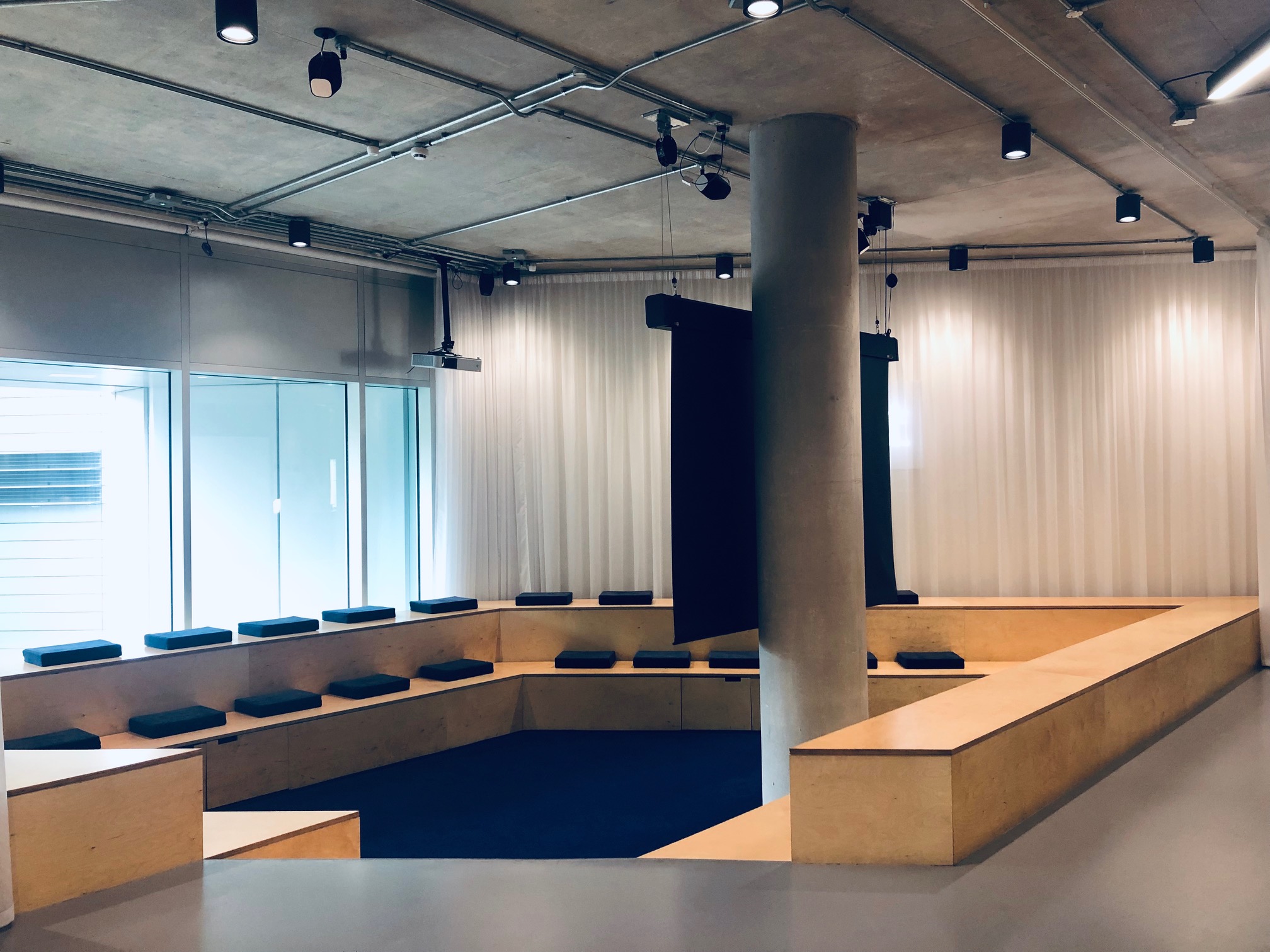 Modern circular meeting space at The Agora, perfect for workshops and collaboration.