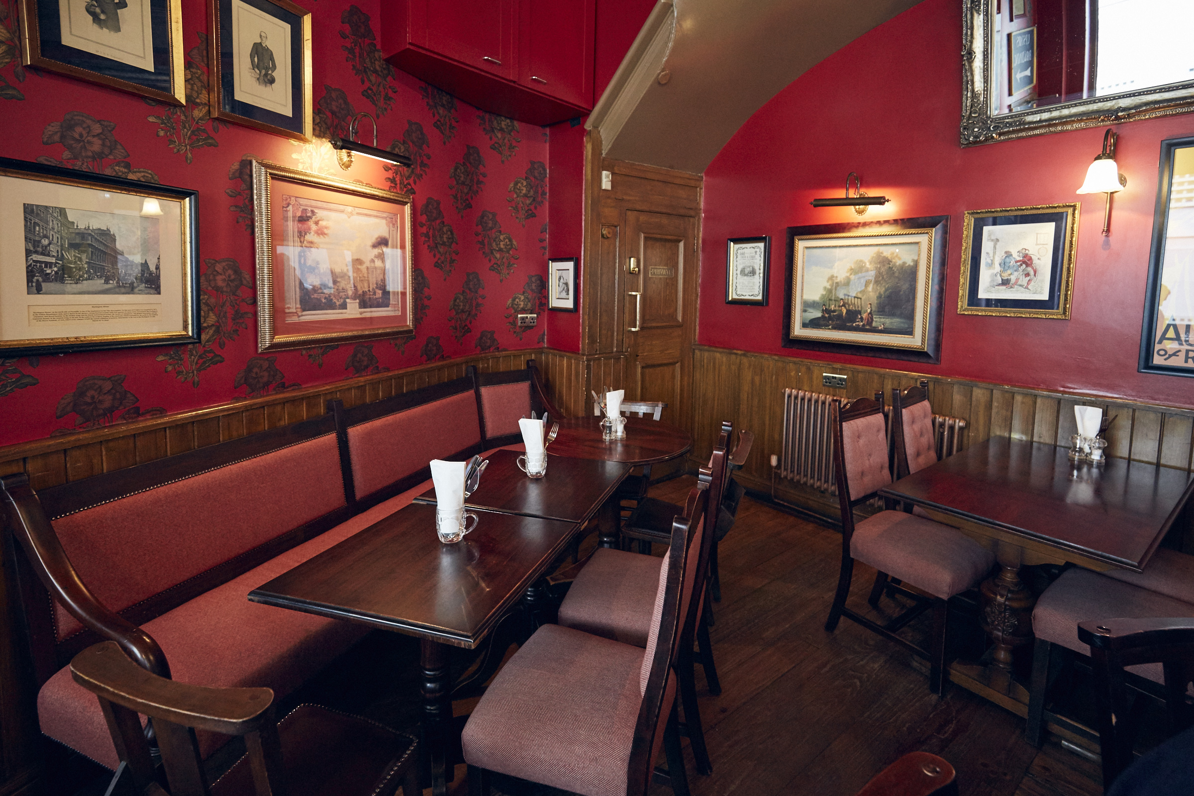 Cozy meeting space with red walls, ideal for team gatherings and brainstorming sessions.