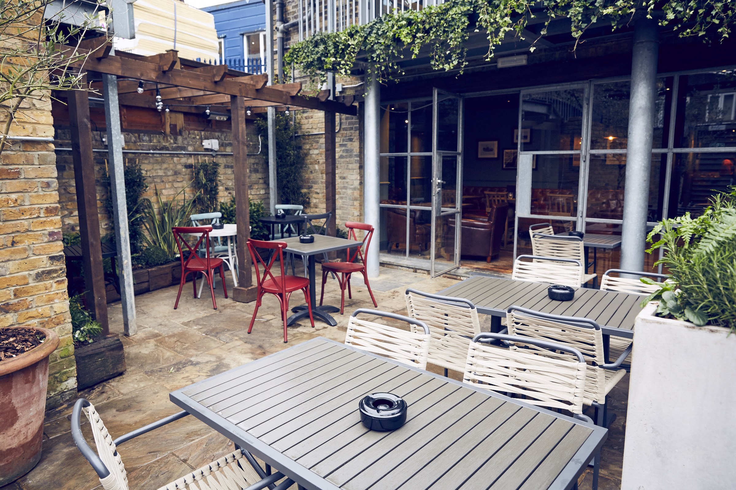 Downstairs Area - e4xveva12cu.jpg