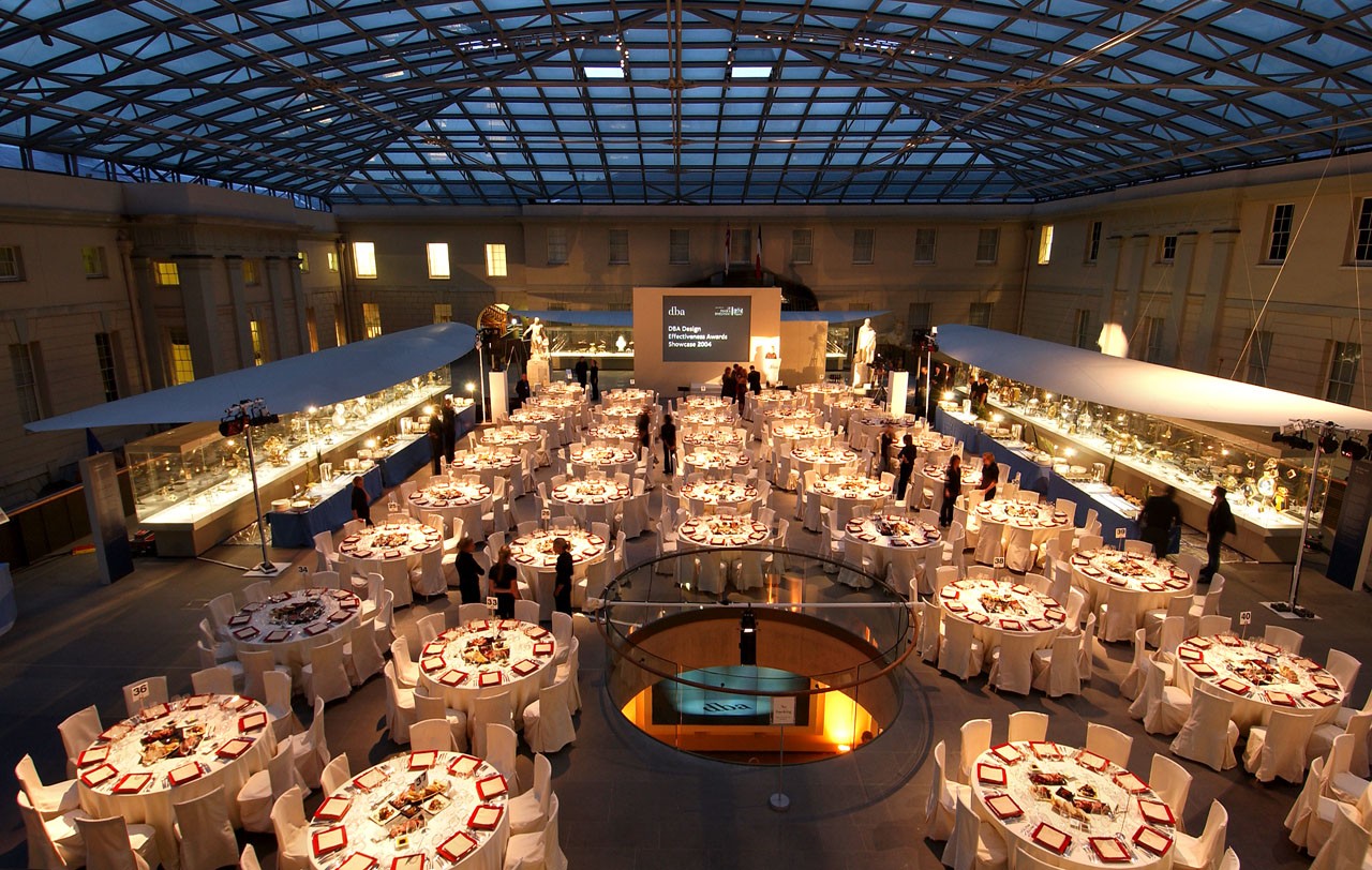 Elegant banquet hall with a glass ceiling, ideal for corporate events and gala dinners.