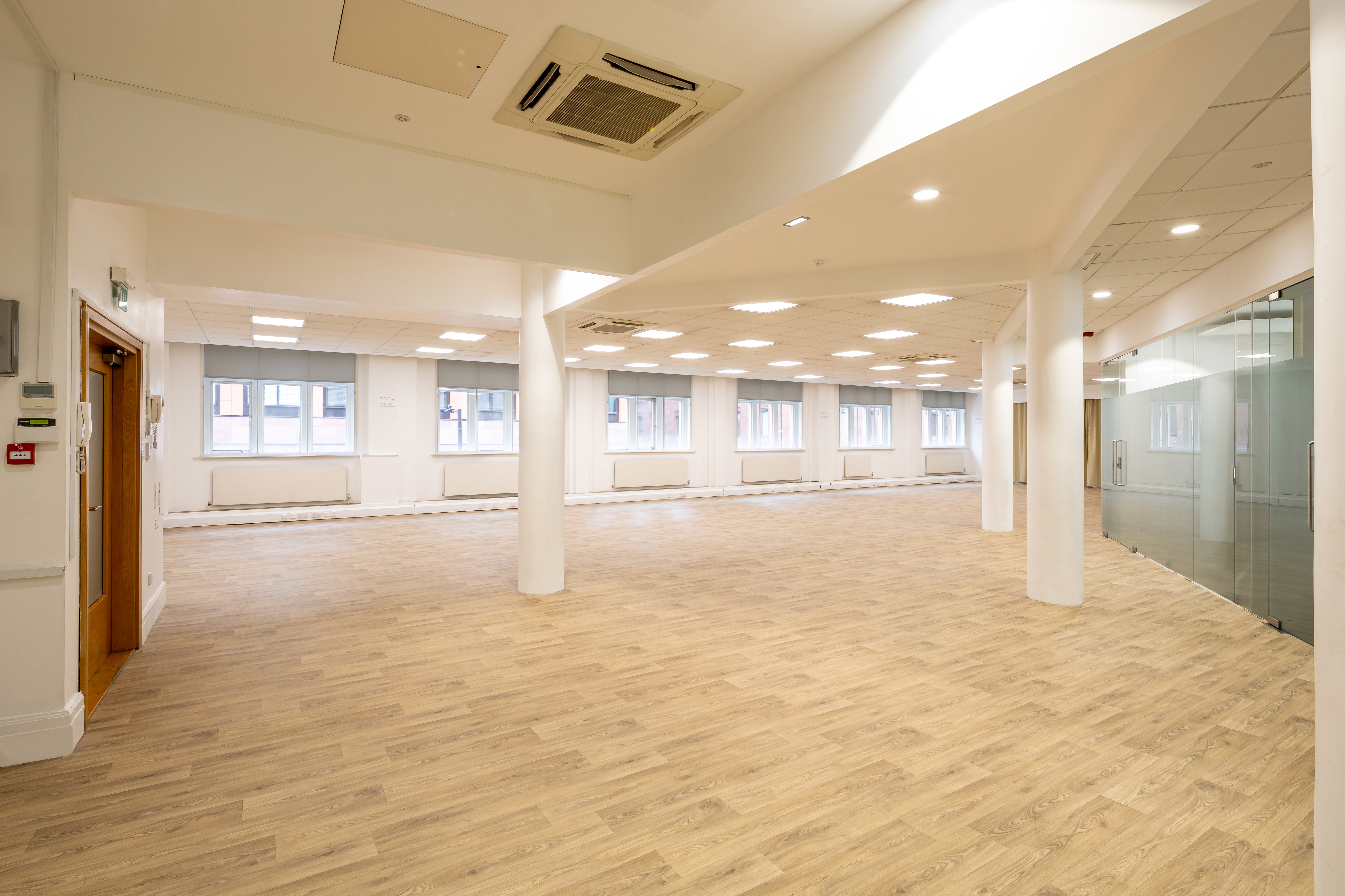 Spacious modern event venue with natural light, ideal for workshops and networking.
