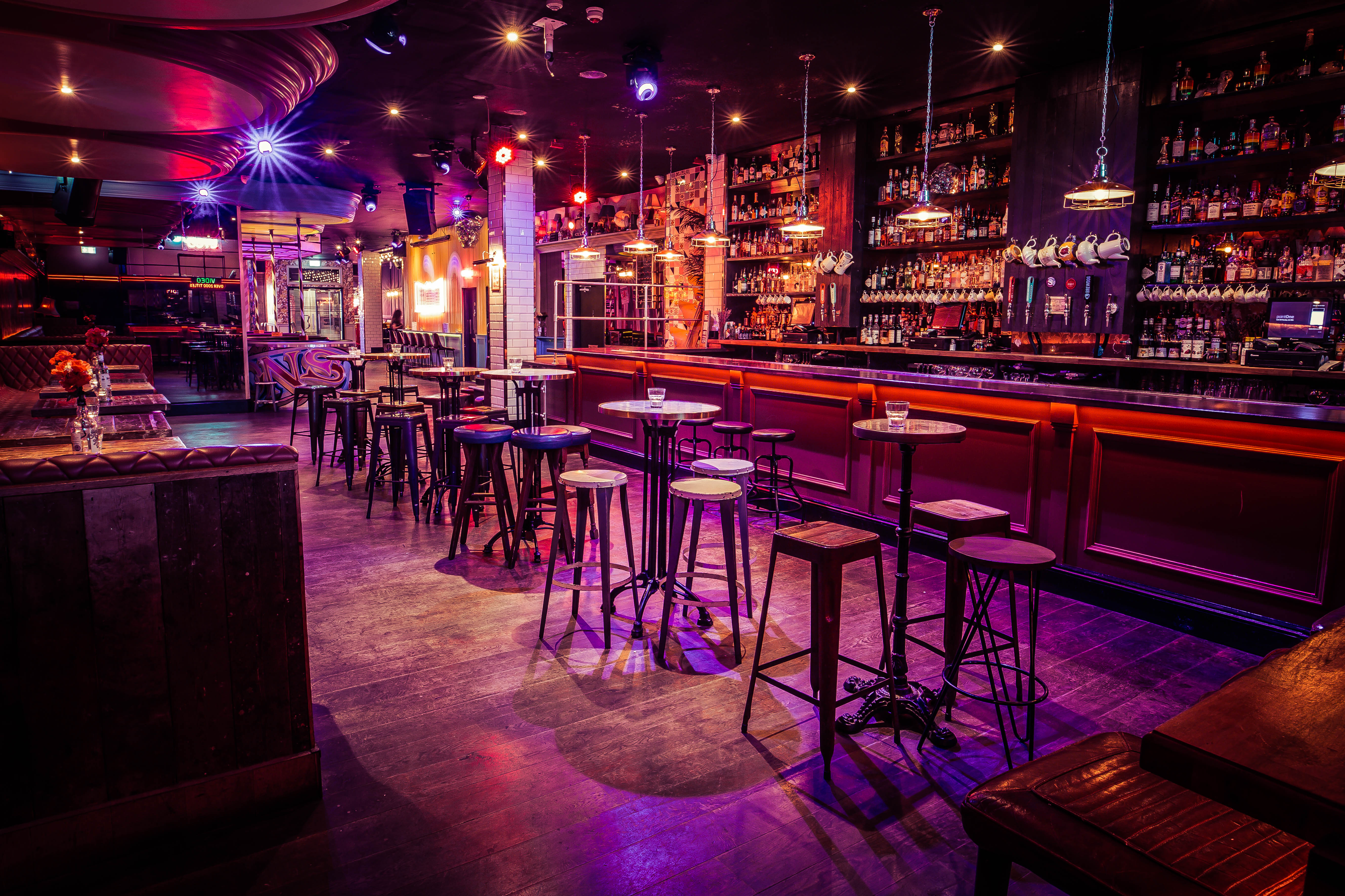 Simmons Oxford Street - image 1