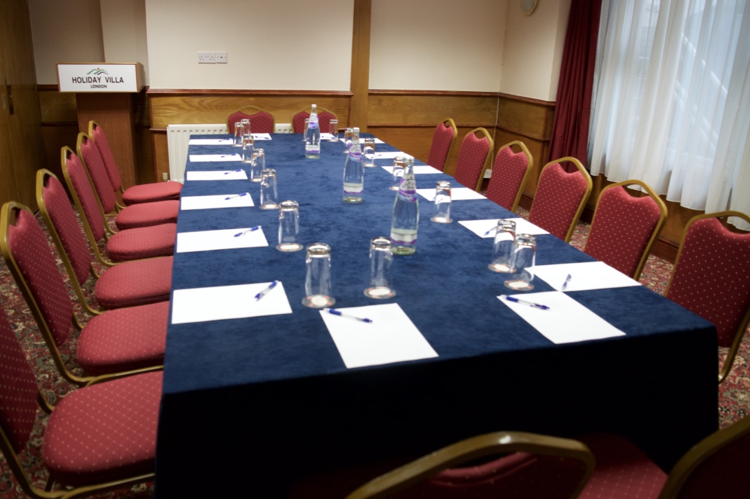 Private dining room at Lagenda Restaurant, ideal for professional meetings and workshops.