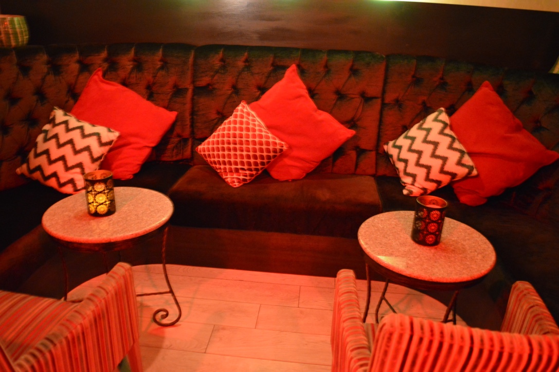 Cozy lounge area with plush seating at Lagenda Restaurant Bar for networking events.