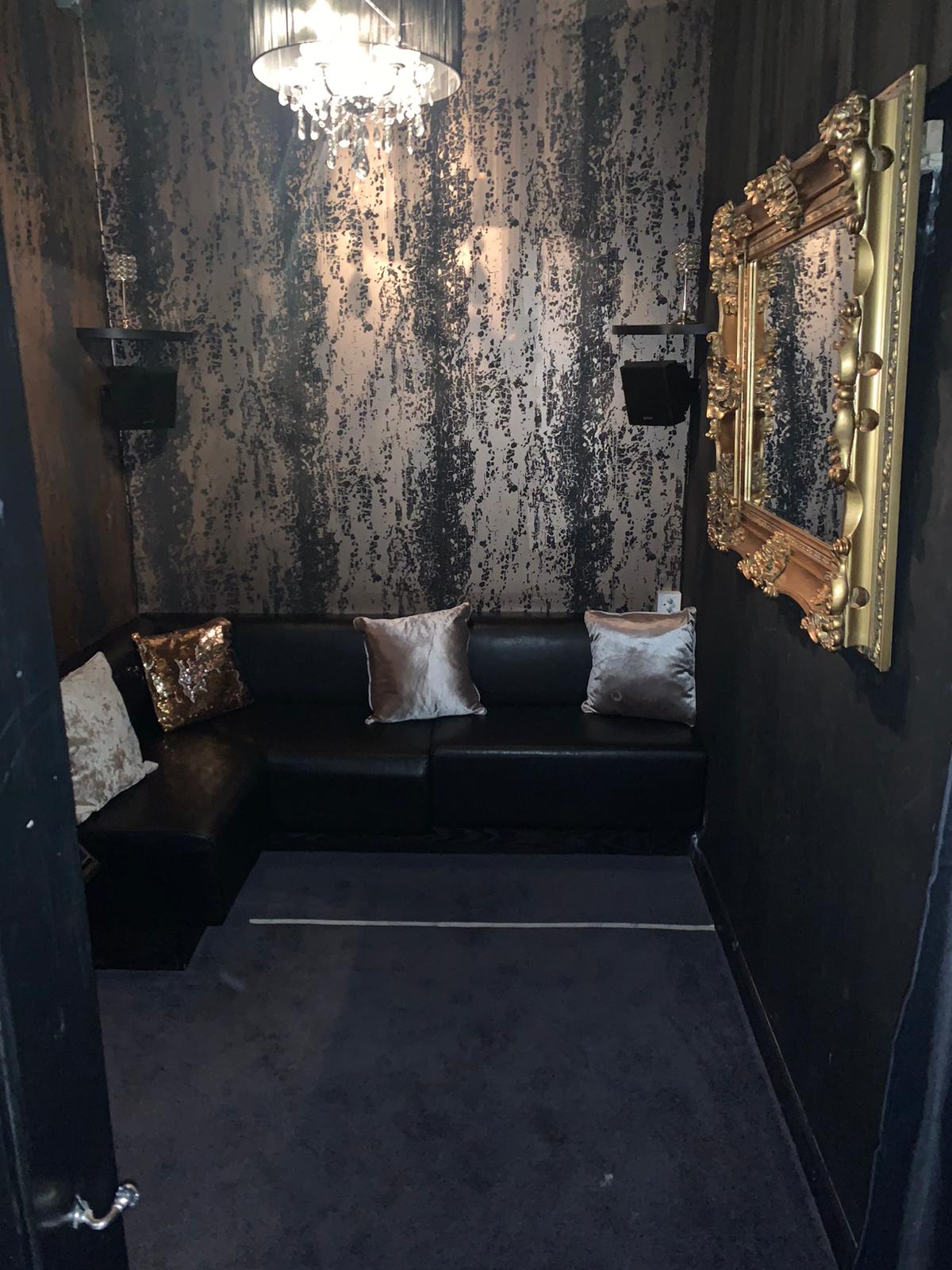 The Club - huxhdy3infw.jpg