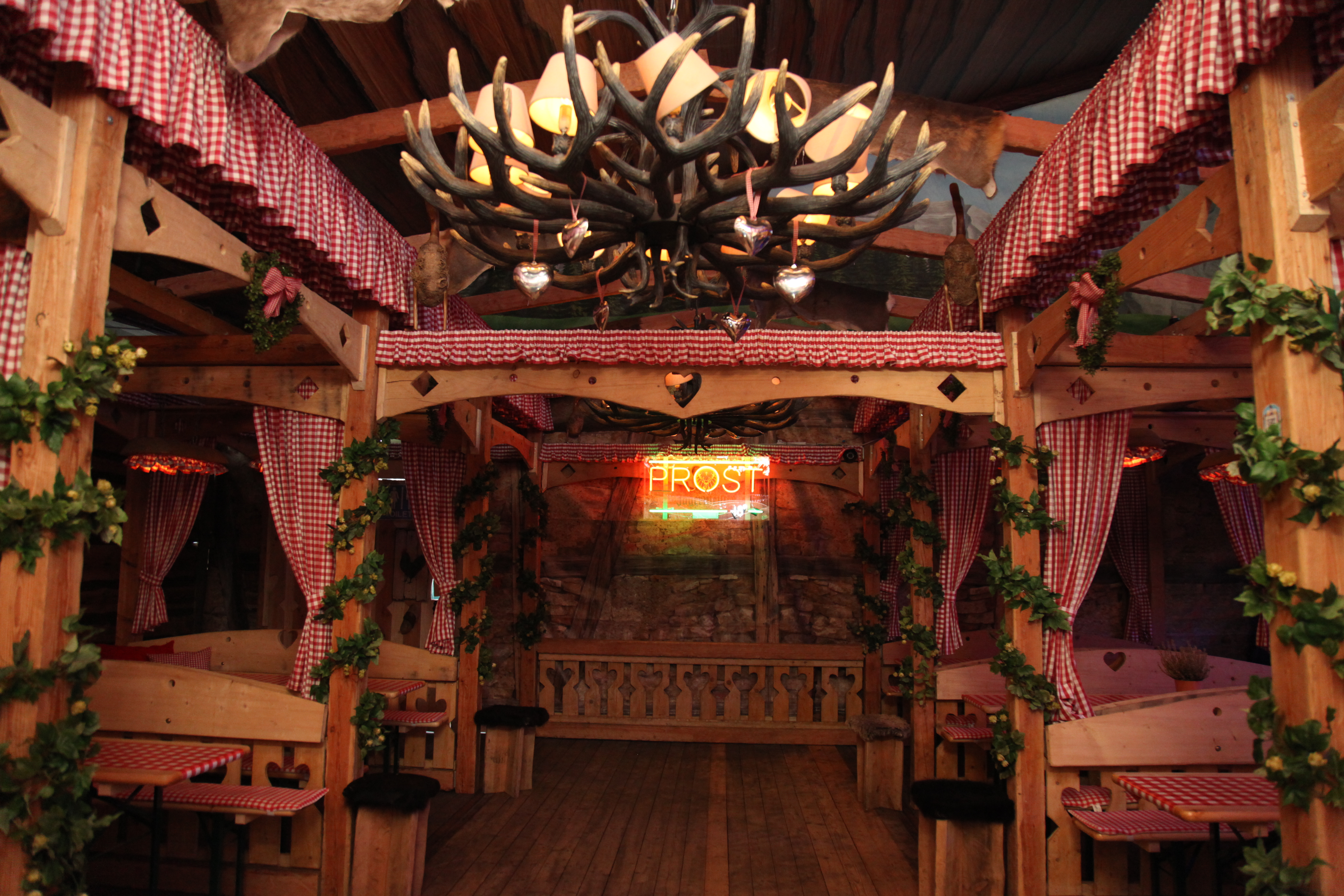 Gracy's VIP - Bavarian Hall - dwbjttt403n.JPG