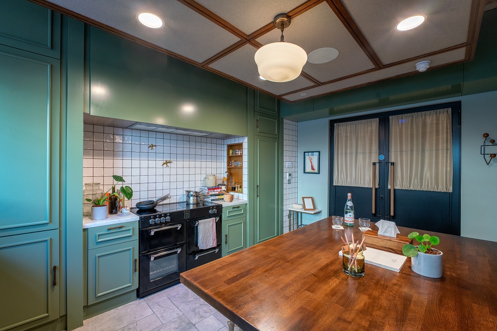 Kitchen table in Mortimer House, cozy decor for culinary events and gatherings.