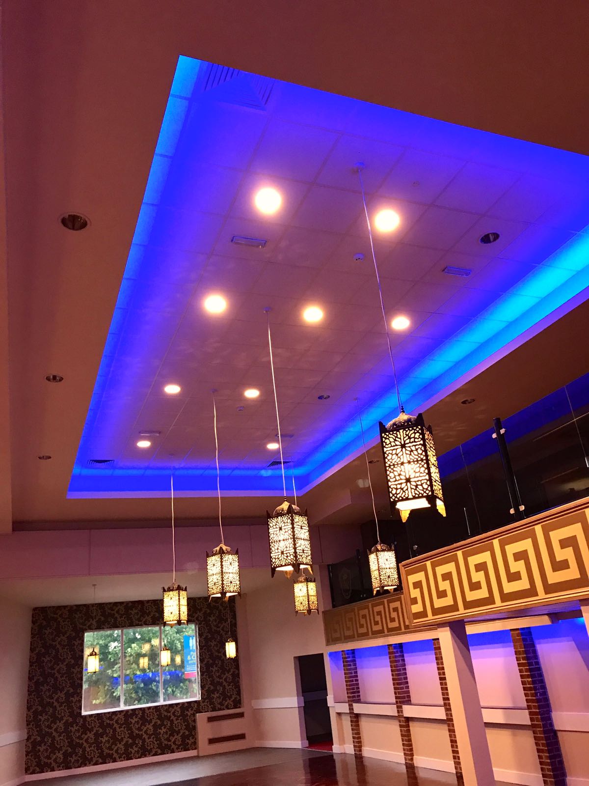 Modern event space with blue ambient lighting and elegant lanterns in Avantay suite.