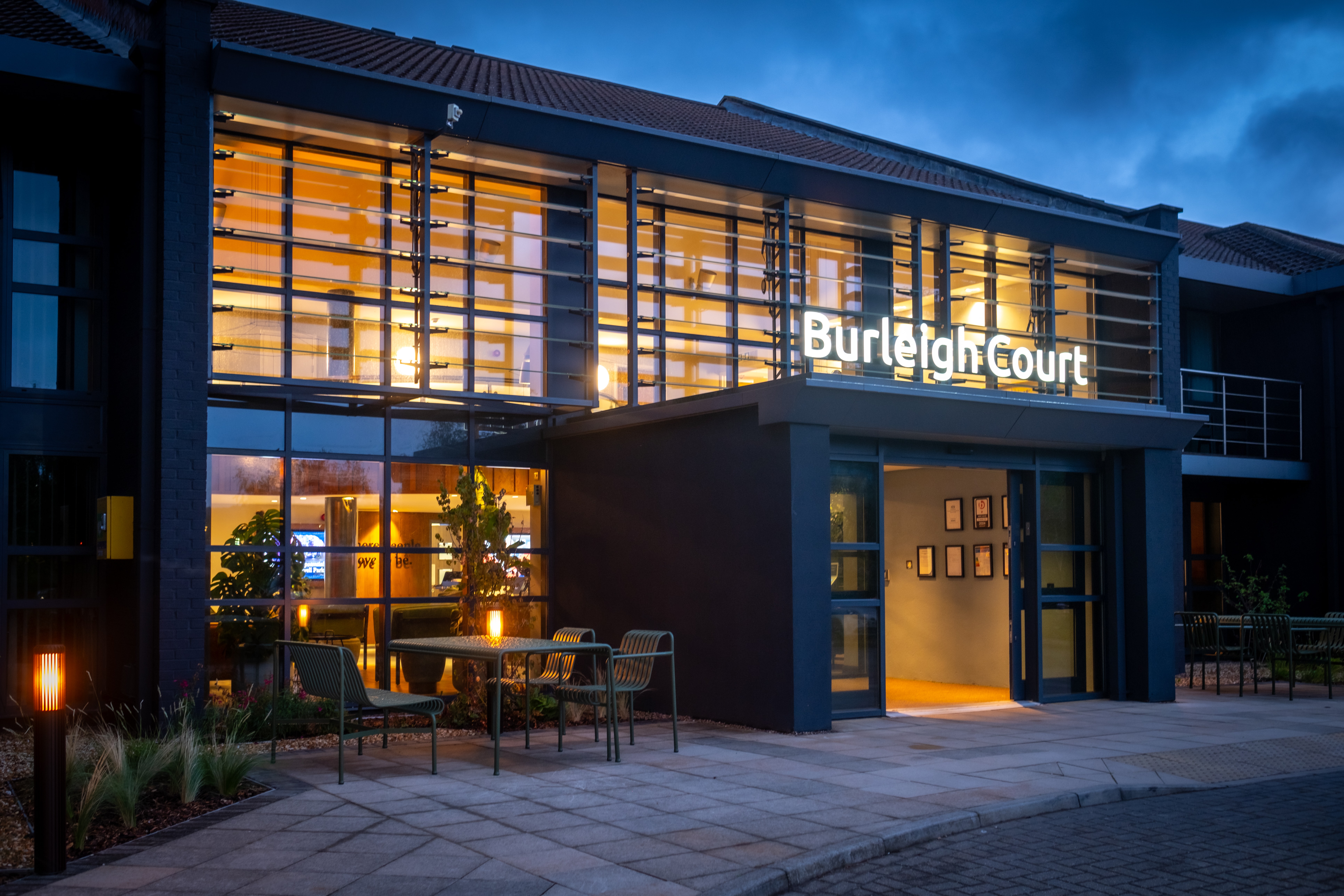 Large Meeting Spaces - gqn4amvyqkq.jpg