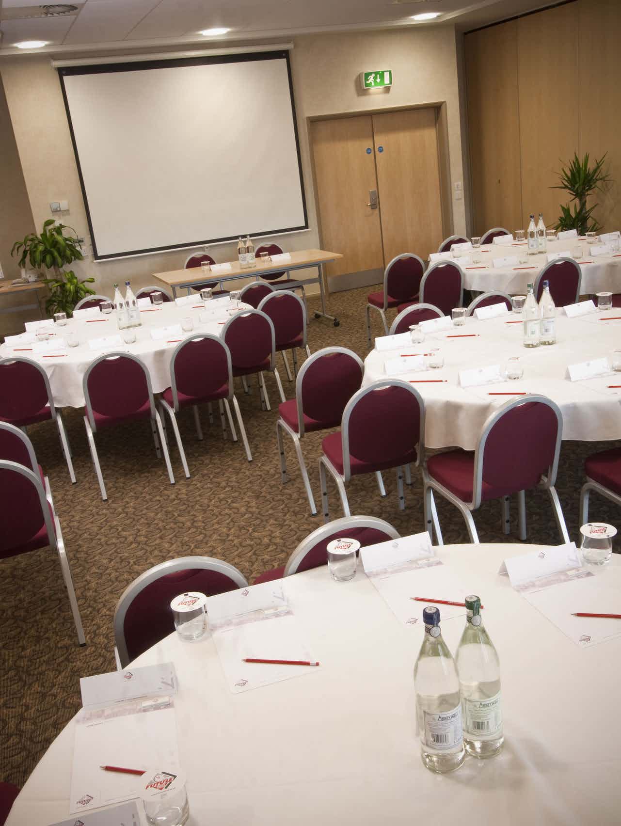 Colston - qv1lr0fspiz.jpg