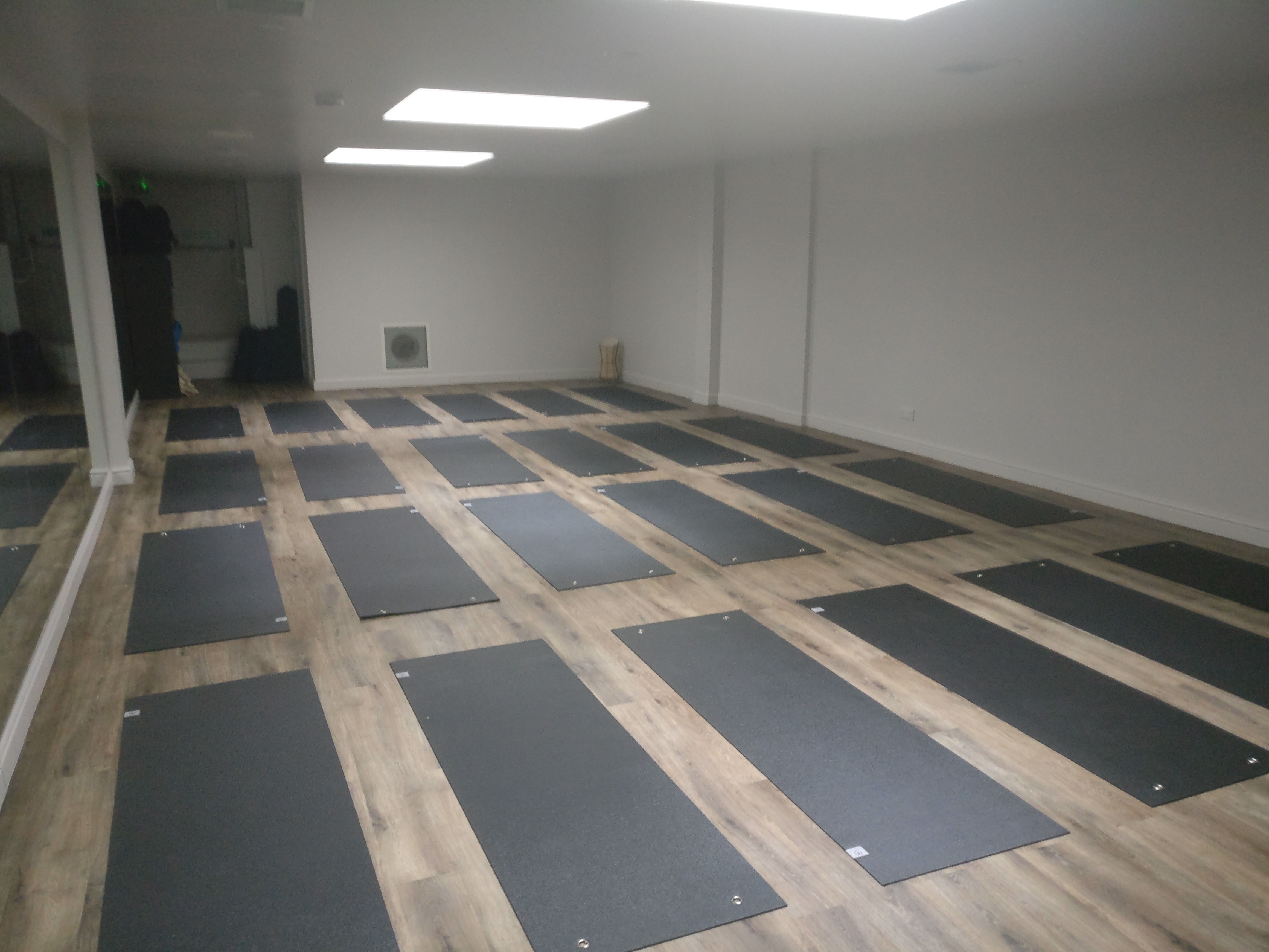 Yoga & Pilates Studio - f1nio4oecxr.jpg
