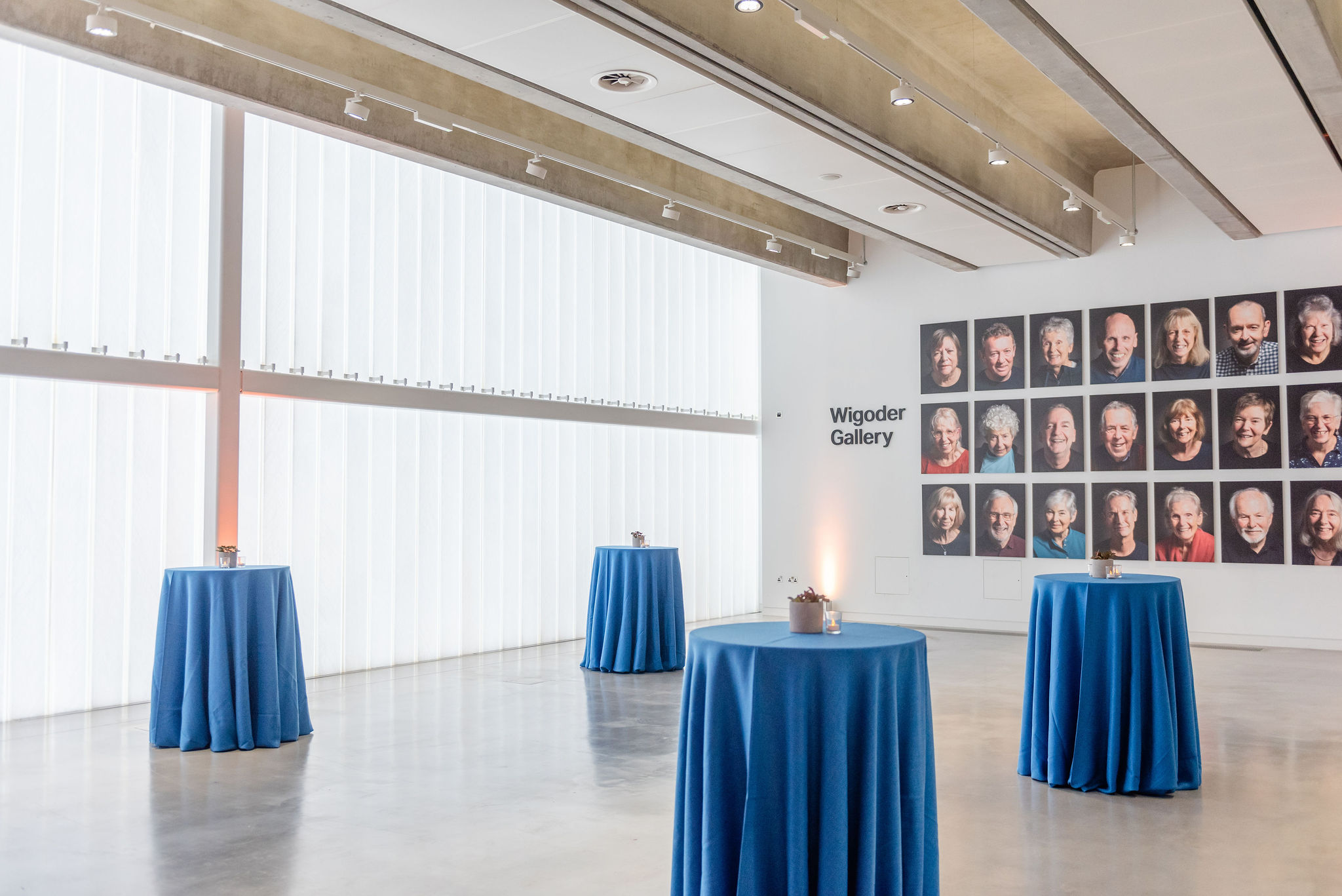 Wigoder Gallery event space with blue tables, ideal for art exhibitions and corporate receptions.