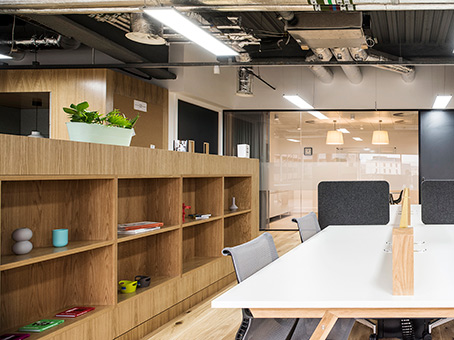 Modern open-concept workspace at Fleming in Spaces, ideal for workshops and meetings.