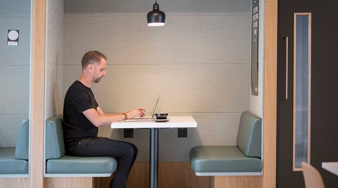 Modern meeting room with booth setup for productive events and brainstorming sessions.