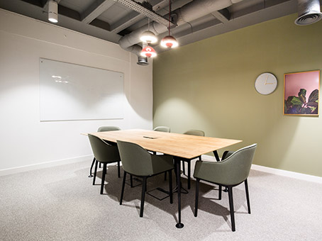 Room 2 - 3uhxgz5qx2j.jpg