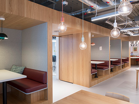 Meeting Room 4 - b2bahbinqsm.jpg