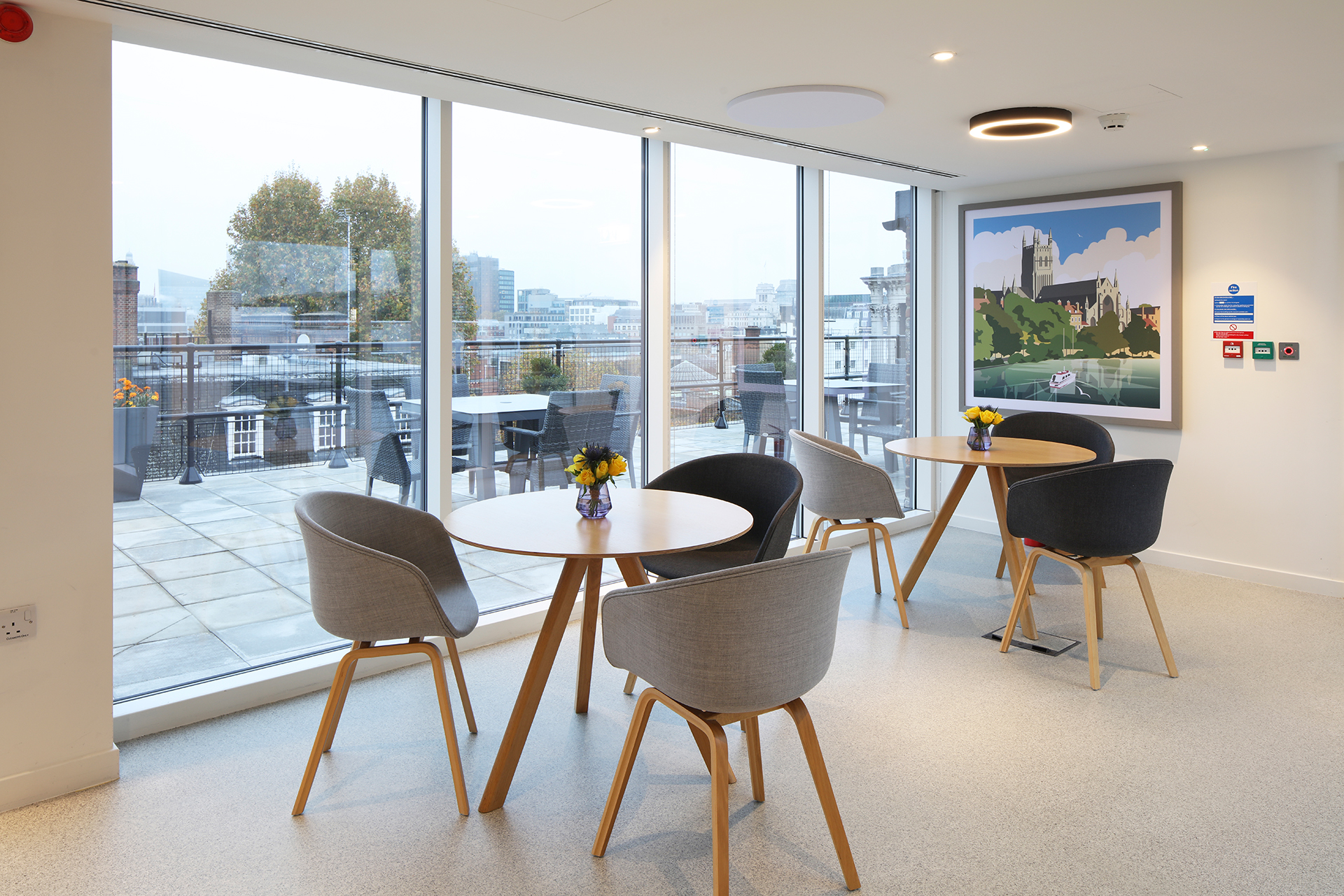 Modern meeting space with round tables, ideal for networking and discussions at Open Council.