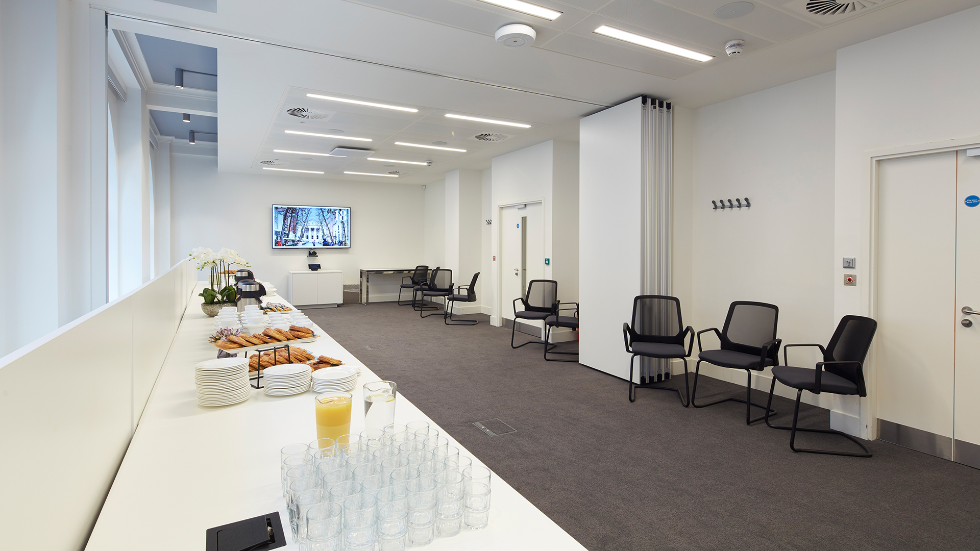 Conference suite - v0n4tegd2bf.jpg