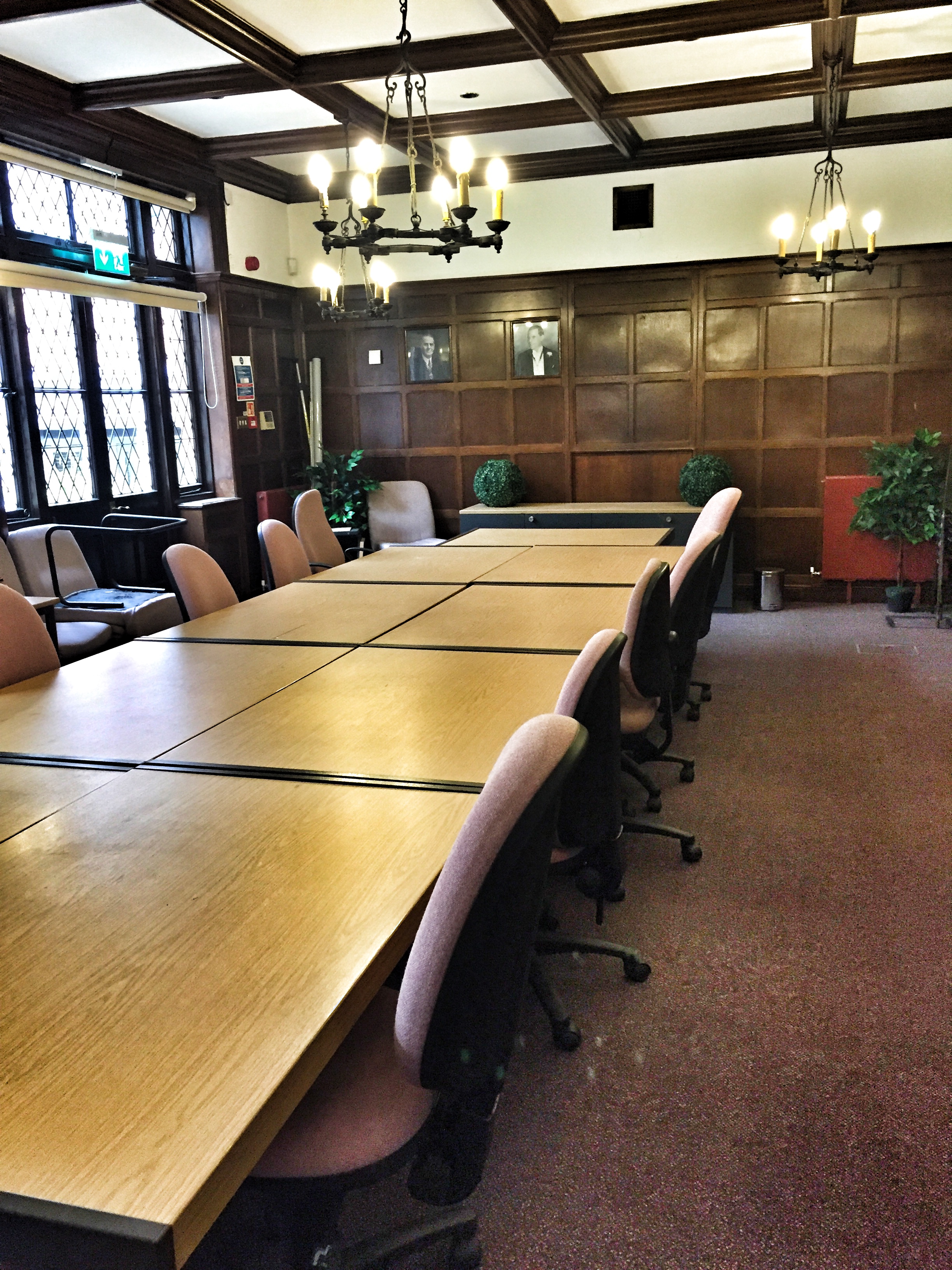 William Penn meeting room with large table, ergonomic chairs, ideal for discussions.