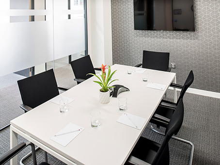 Modern meeting room CM T09 in Regus, Castlemead, with spacious table and screen.