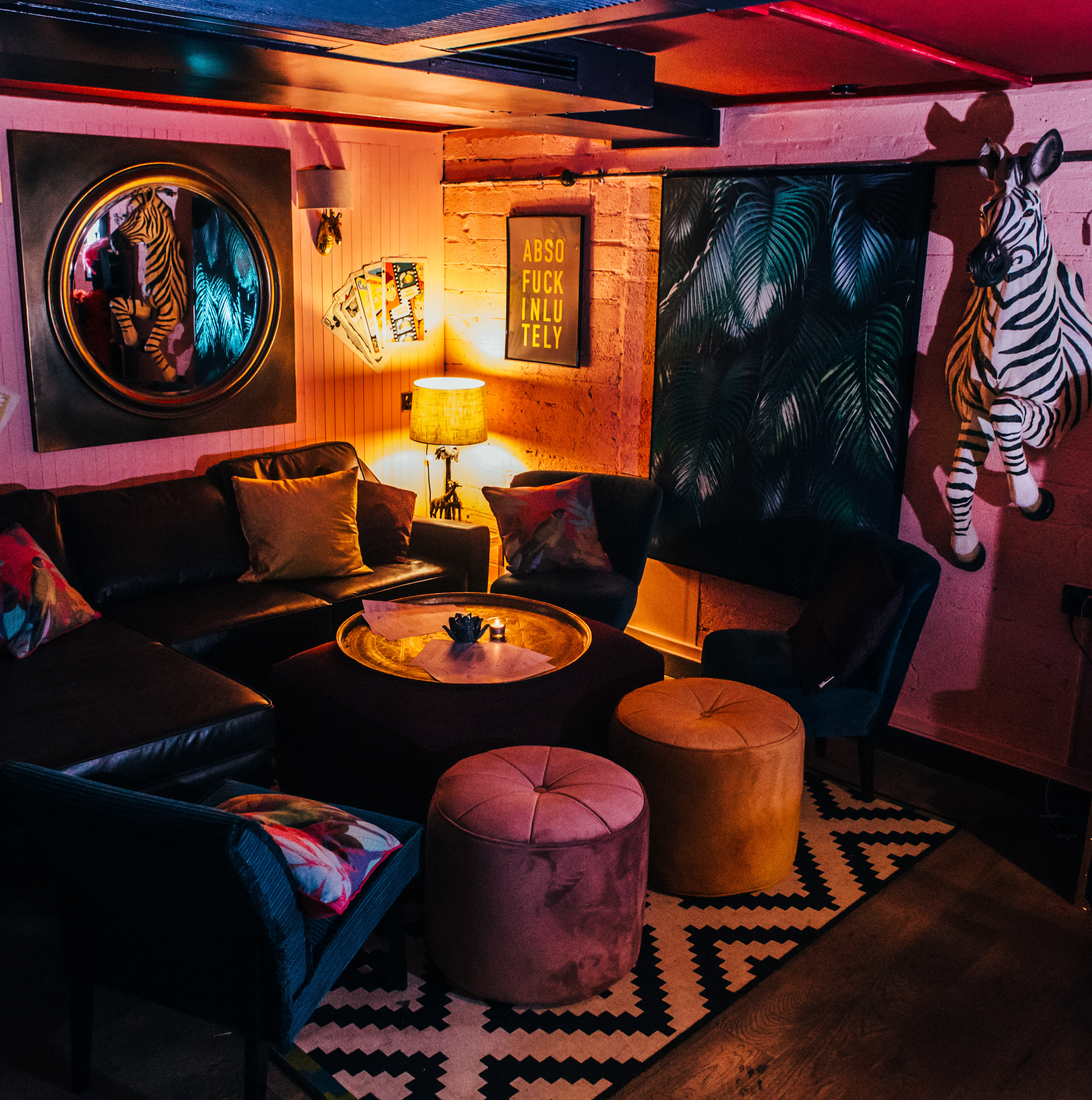 Vibrant lounge at Flatmates Den, perfect for networking and creative meetings.