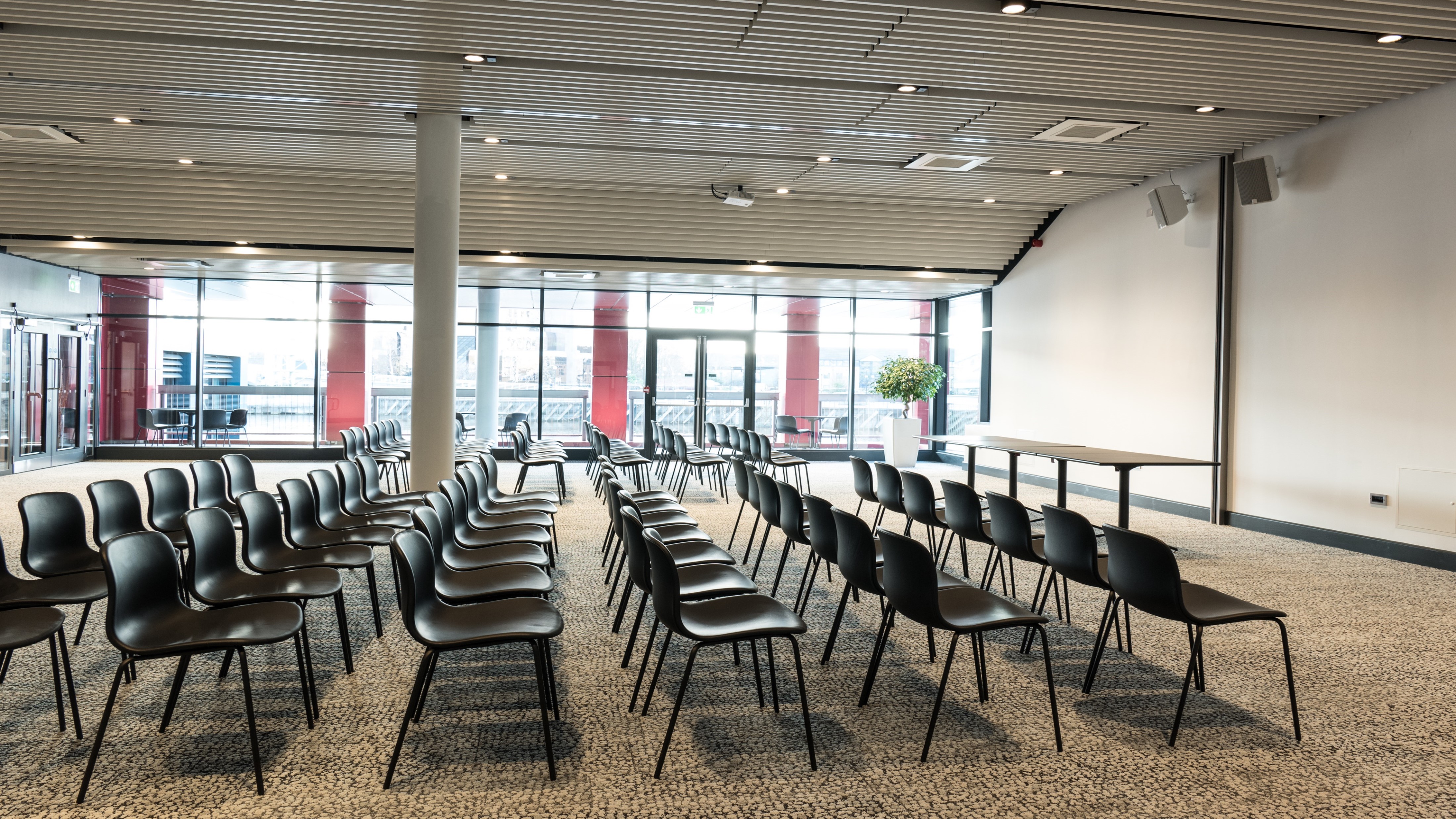 Pier Eight Room - 0jw33nhopf4.jpg