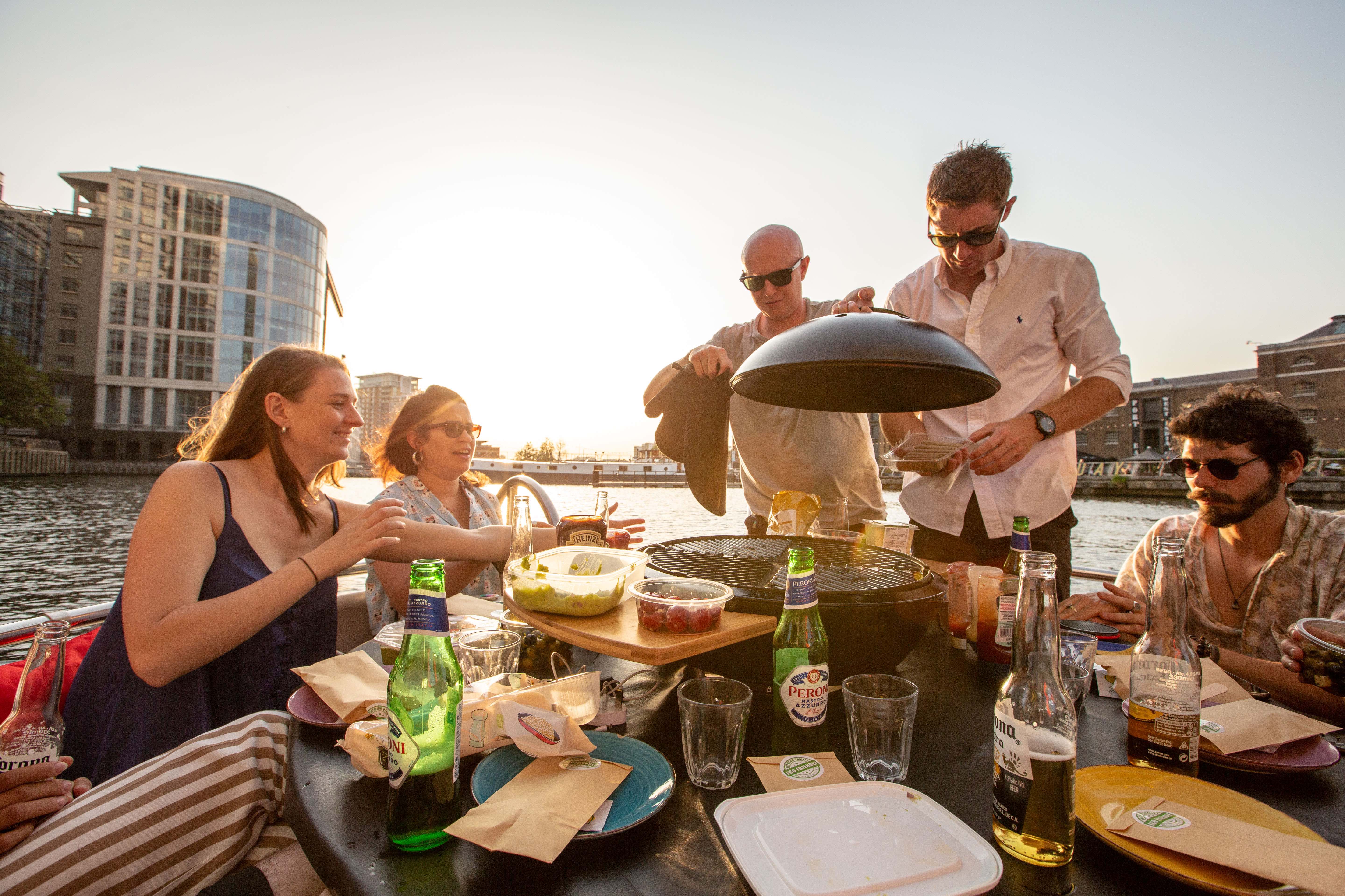 BBQ Boat event at Skuna: sunset ambiance, networking, team building.