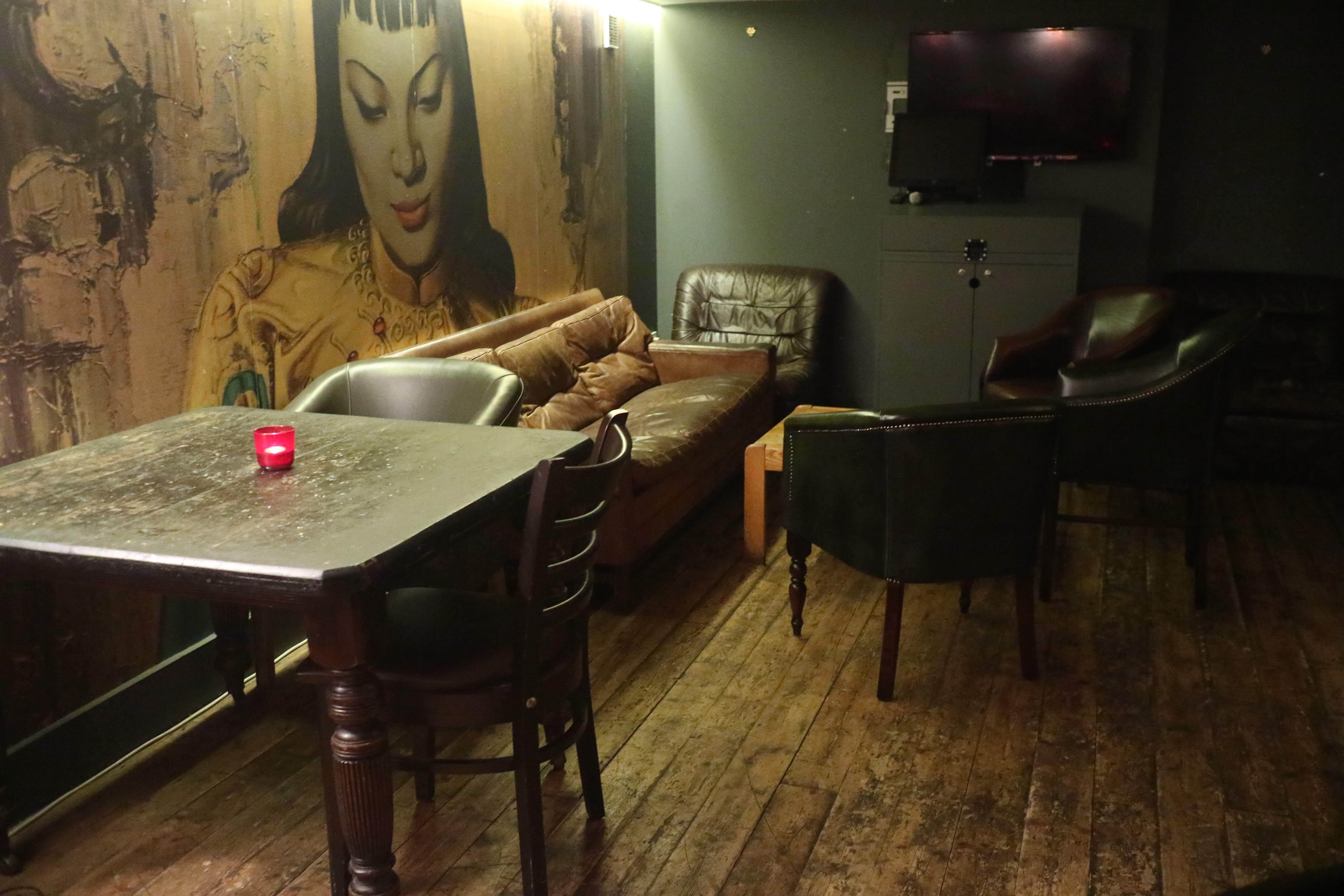 Cozy basement lounge at The Regent Pub, perfect for meetings and team-building events.