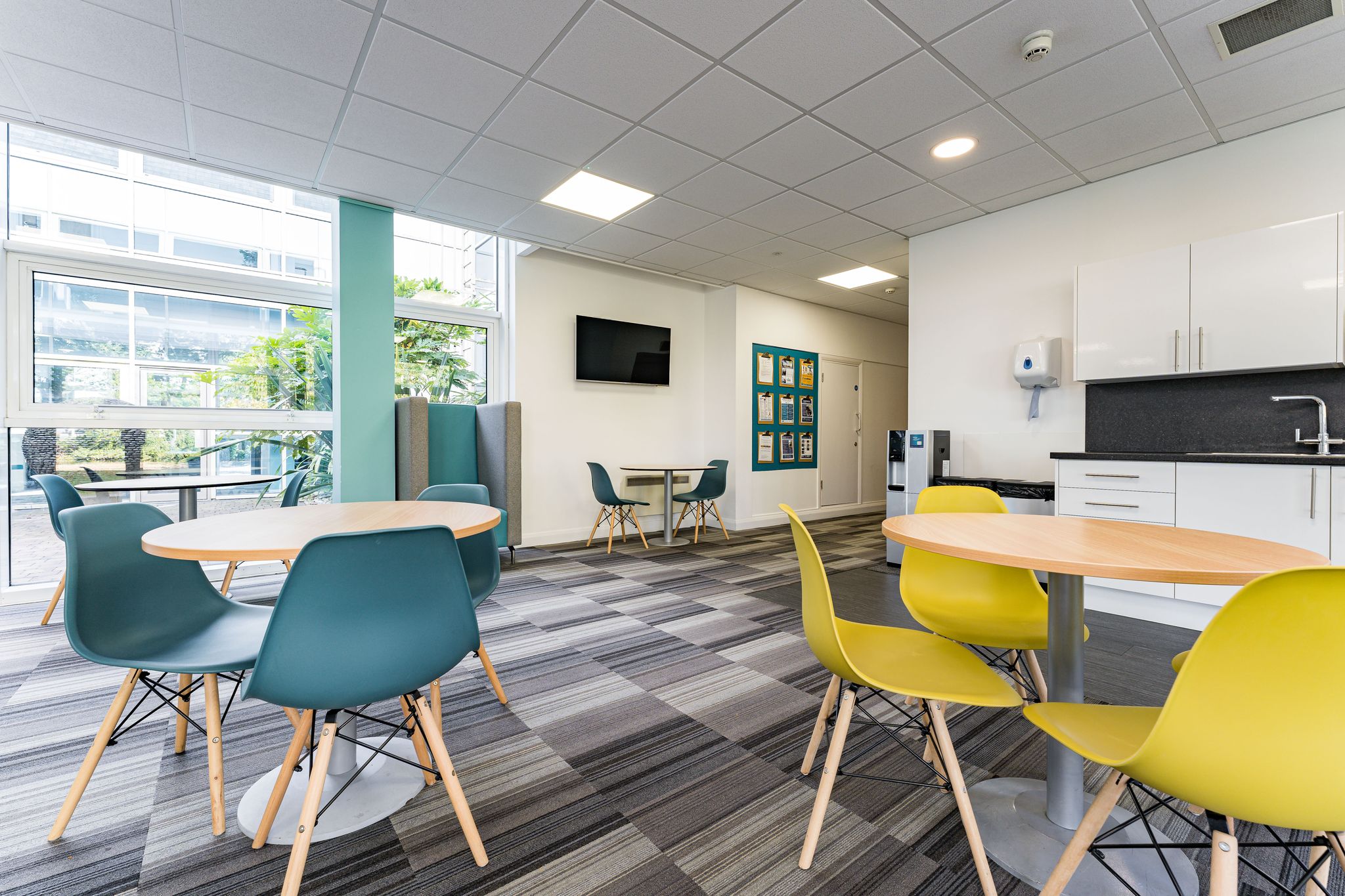 Modern Arkwright Suite meeting space with flexible seating for networking events.