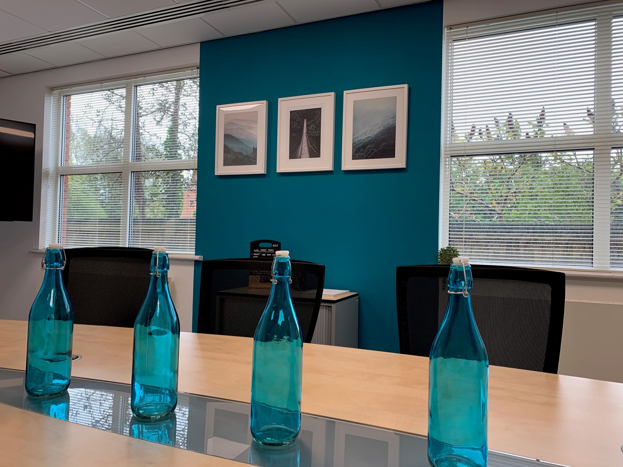 Modern meeting room in De Montford Suite, UBC Henley - ideal for conferences and collaboration.