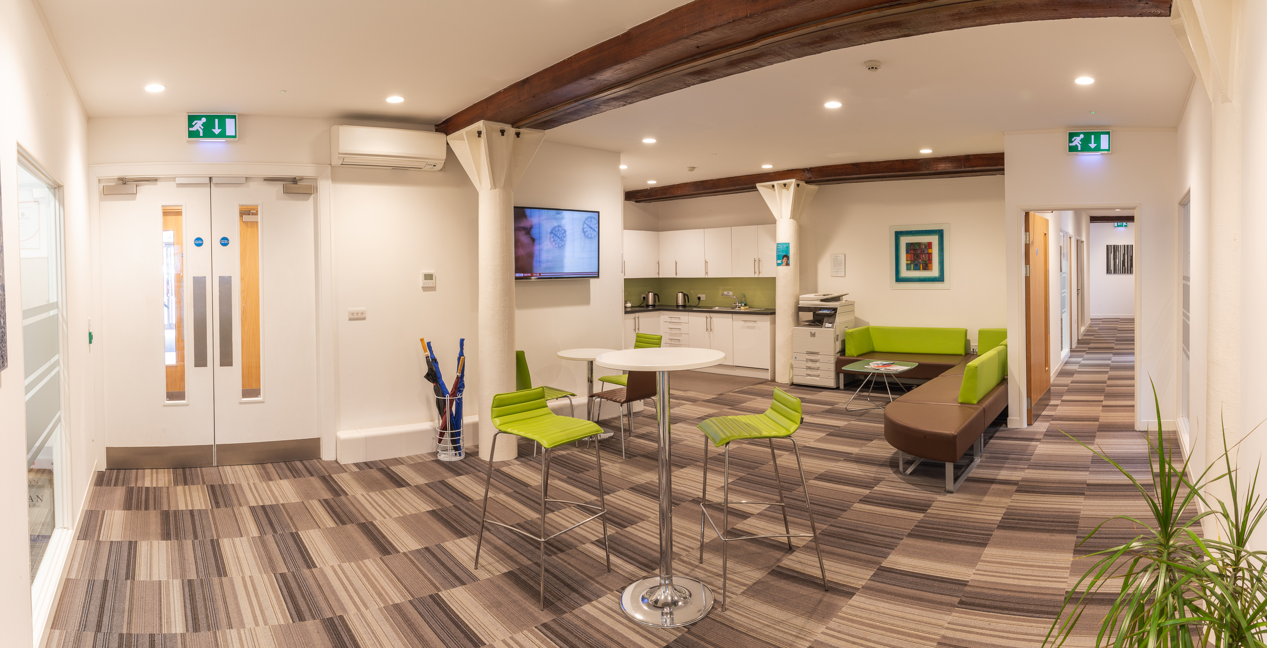 Modern Mayflower Suite at UBC Southampton, bright meeting space for events and networking.