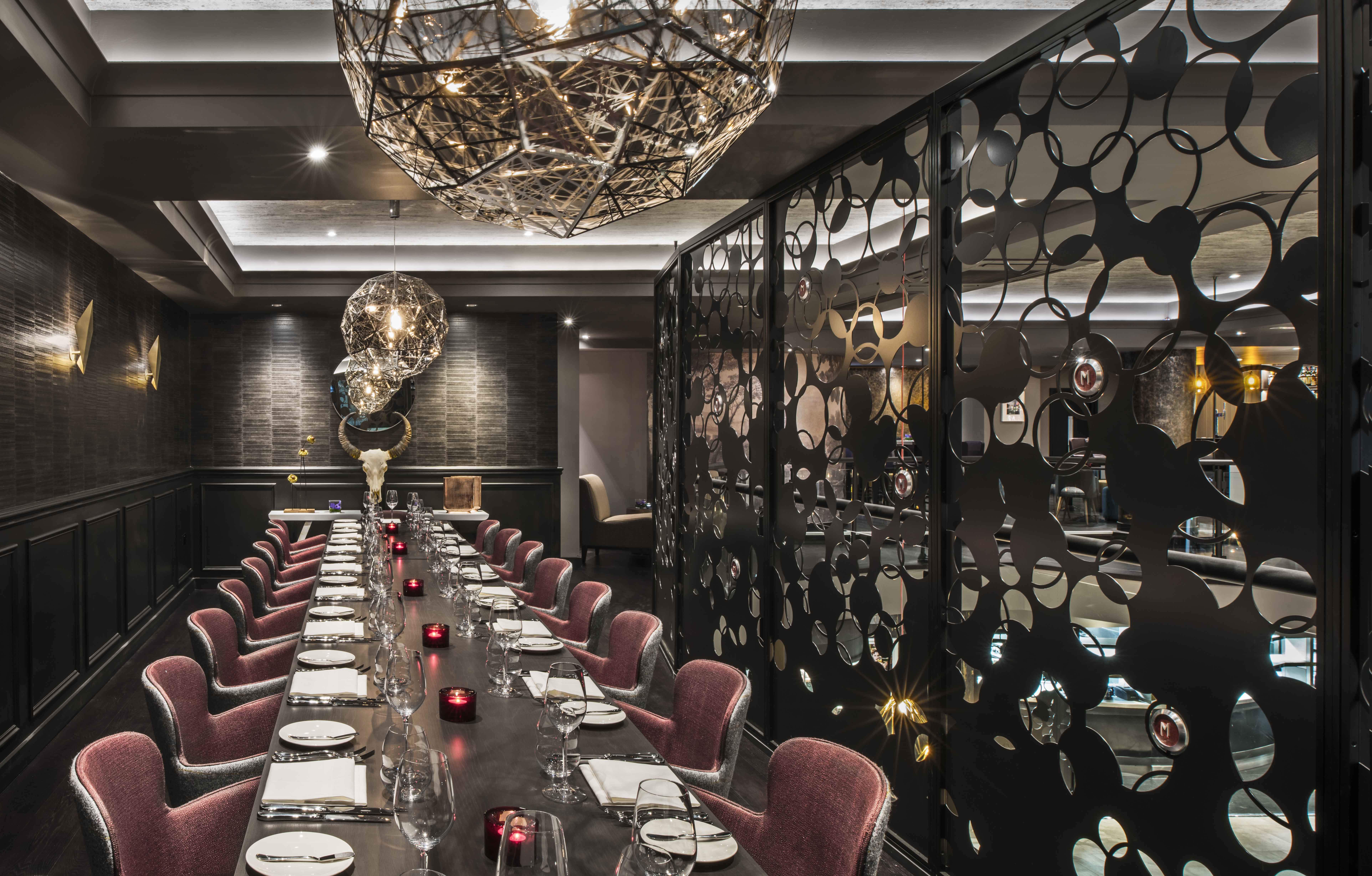 Elegant dining space at GRILL PDR, ideal for corporate meetings and exclusive events.