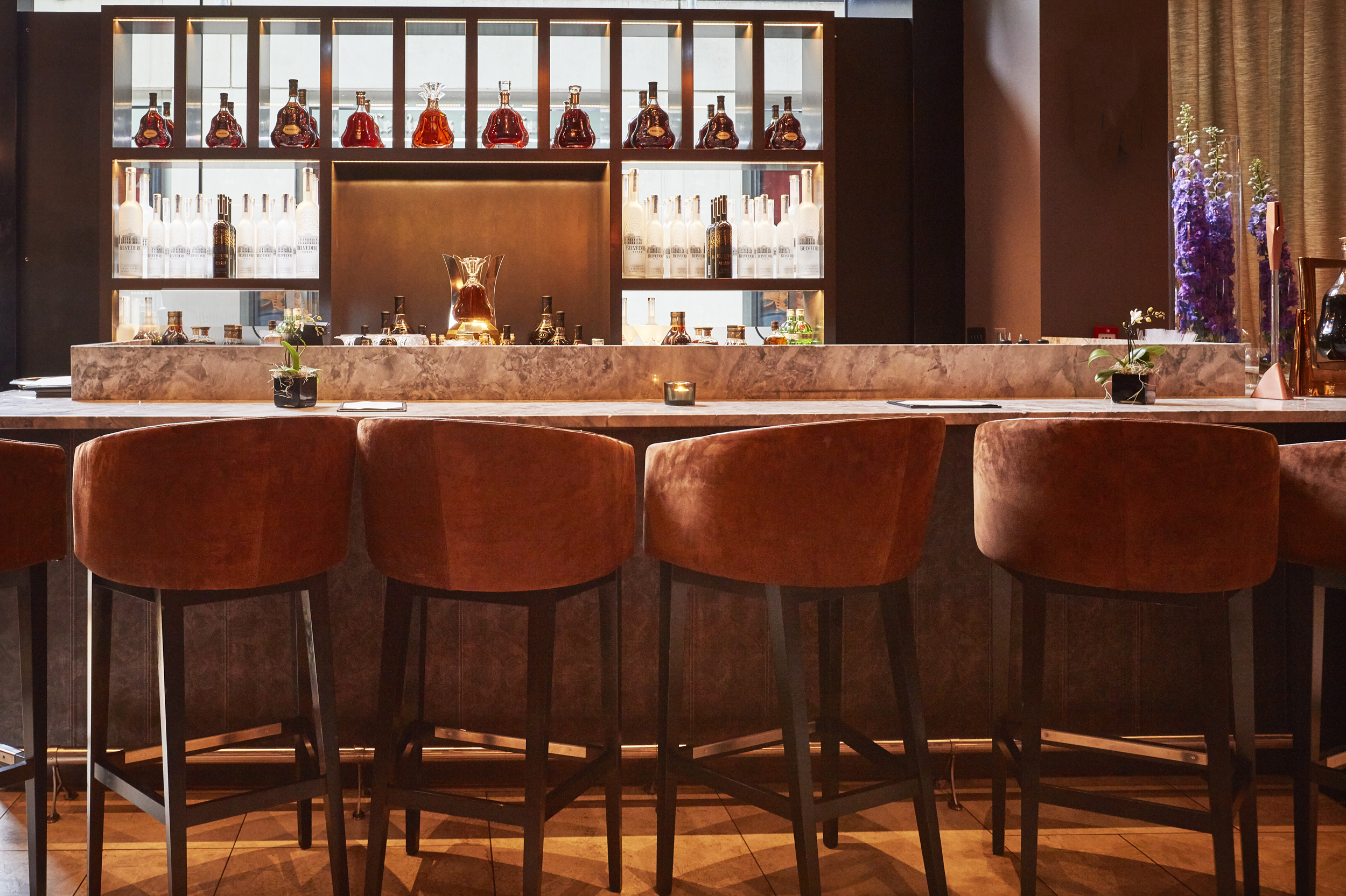 Sophisticated bar at THE DEN, M Threadneedle Street, ideal for networking events and cocktail receptions.