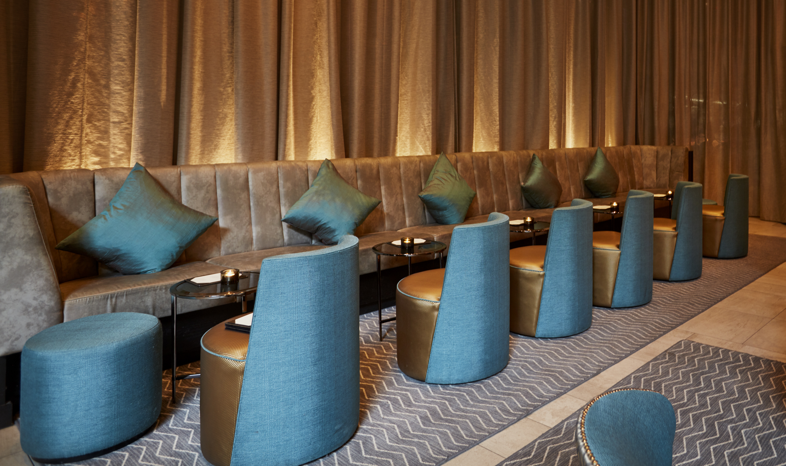 Stylish lounge at THE DEN, M Threadneedle St, ideal for networking events and relaxation.