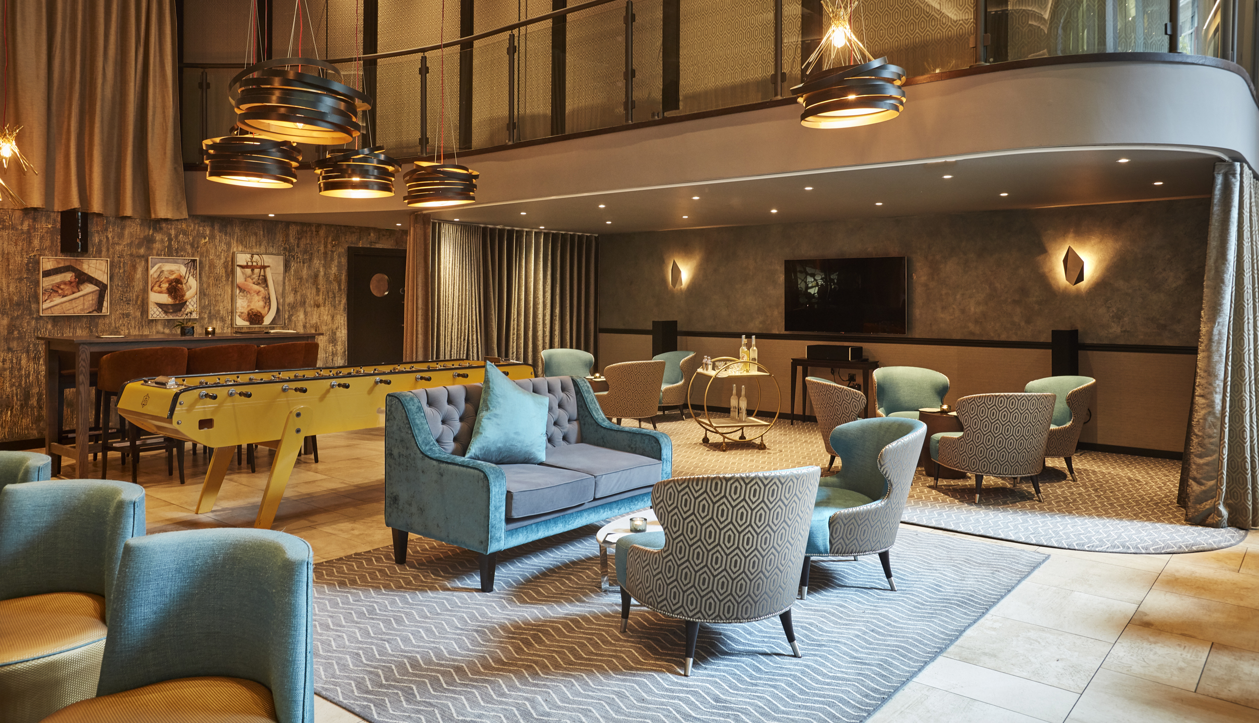 Stylish meeting space at THE DEN, ideal for networking and events with elegant decor.