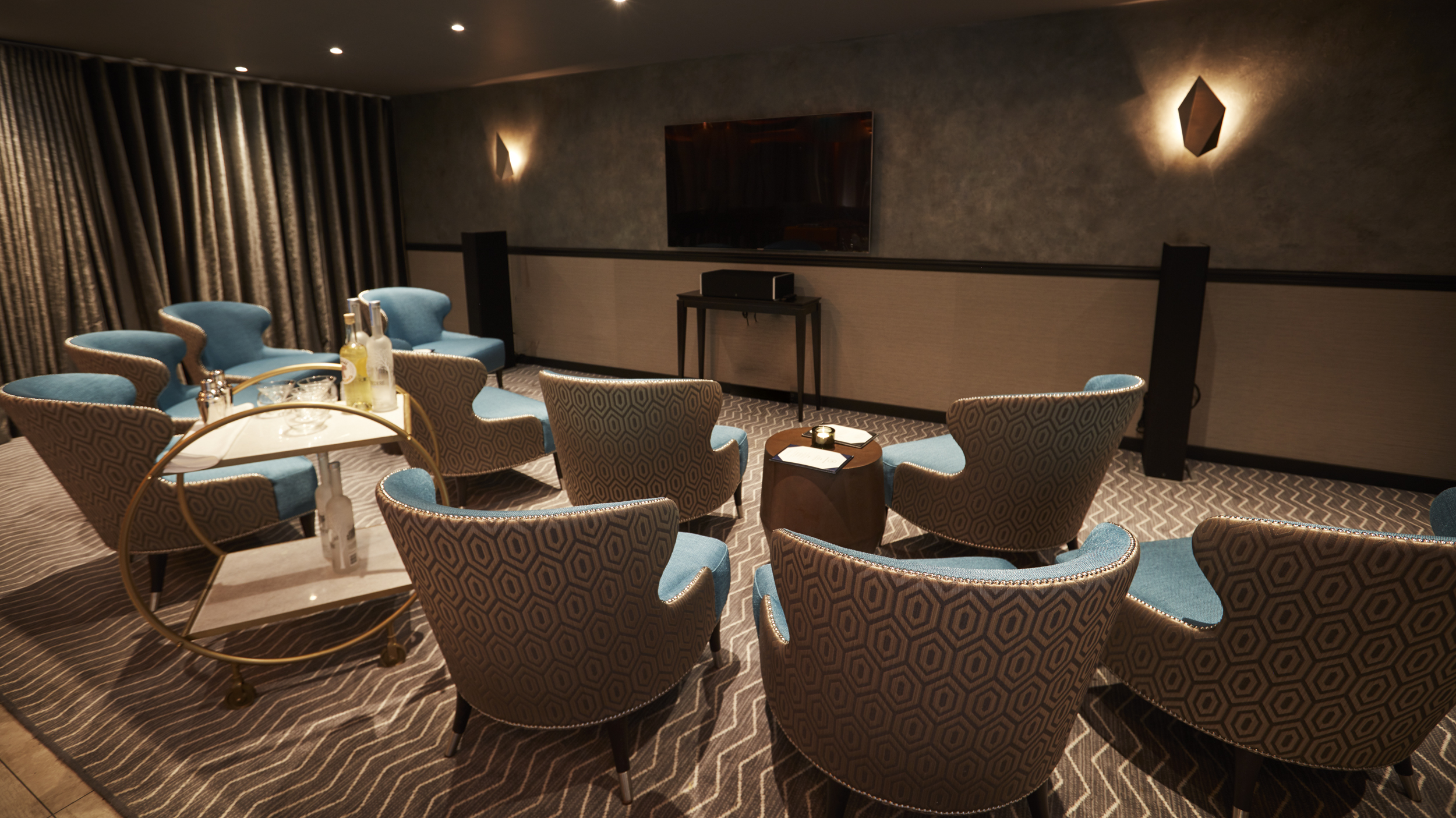 Stylish meeting space at THE DEN, perfect for executive meetings and brainstorming sessions.