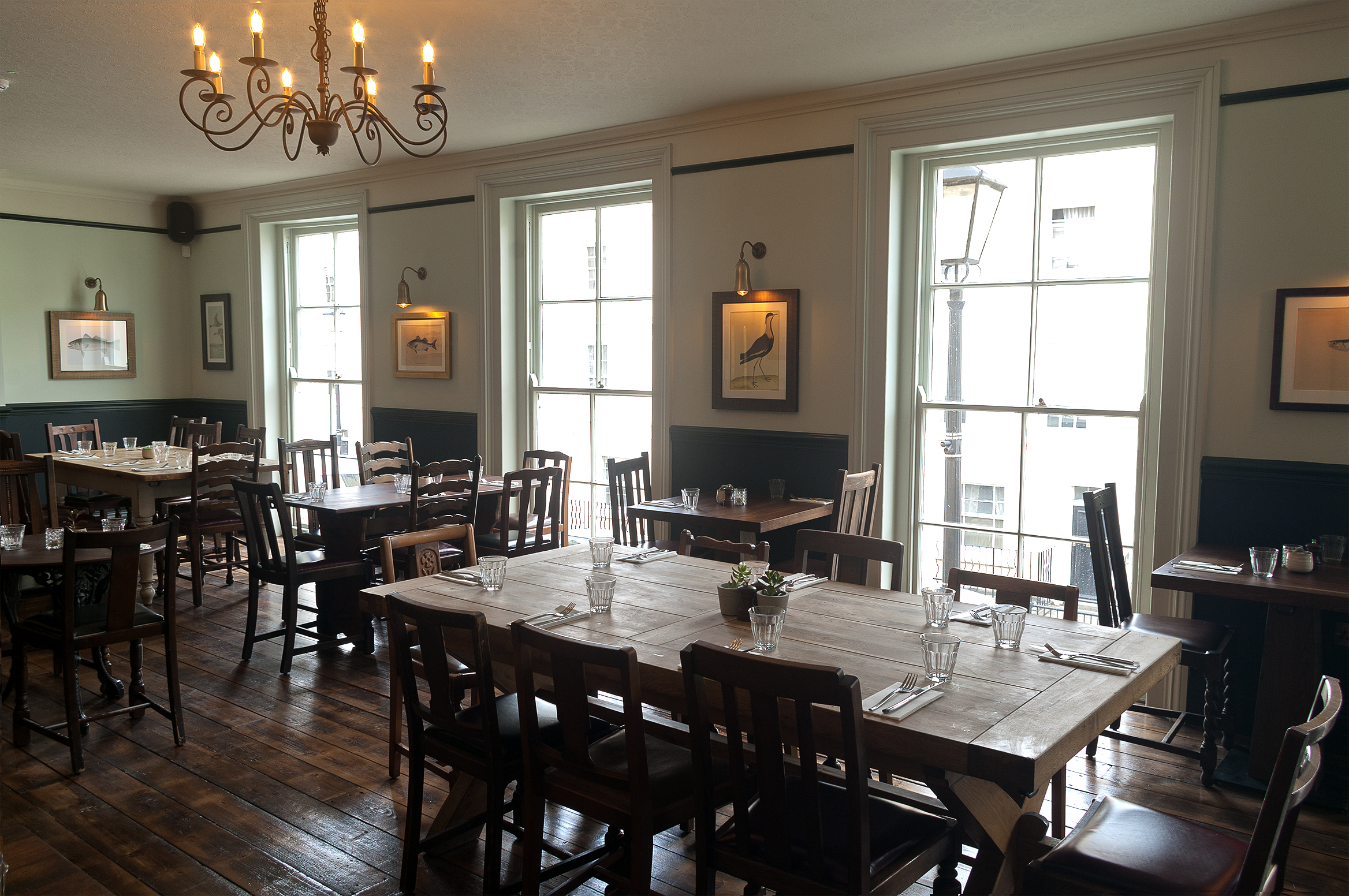 Charming dining space in The Hardy Room, perfect for intimate gatherings and meetings.