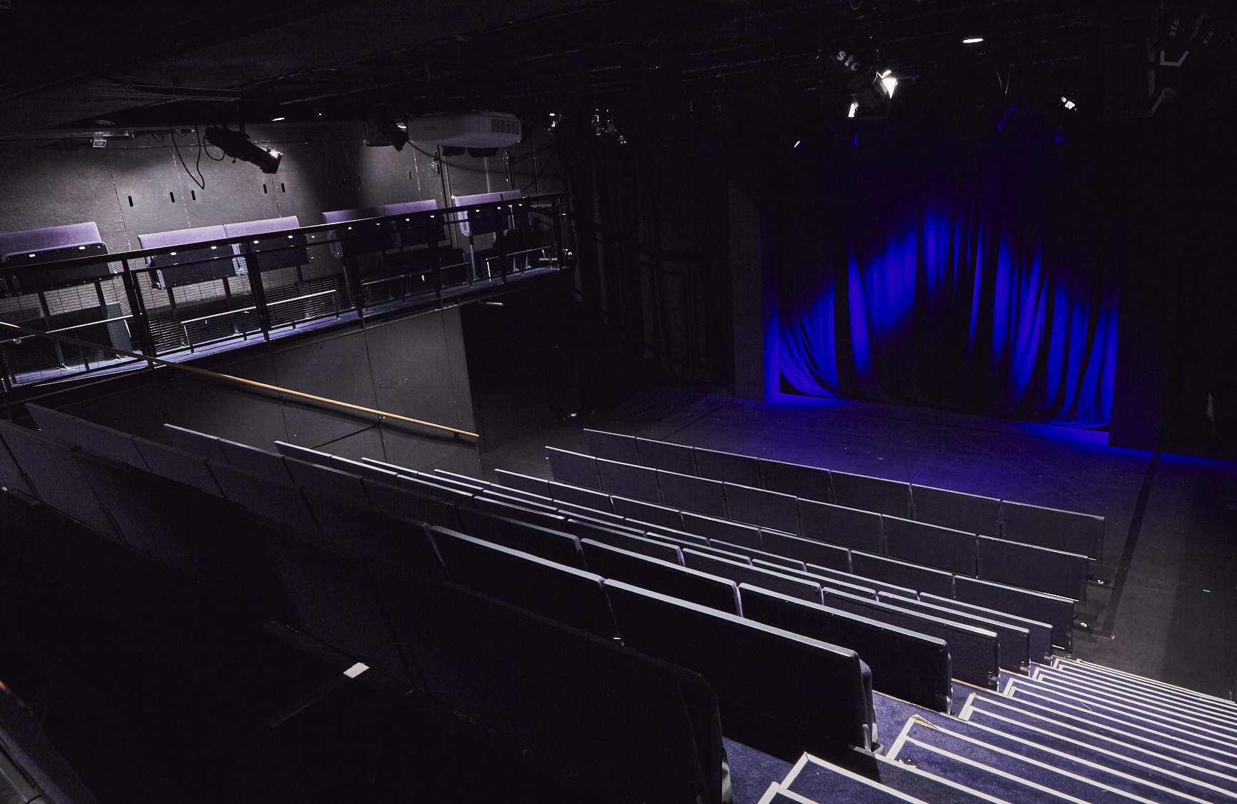 Main House Theatre - 0mi42nxidkx.jpg