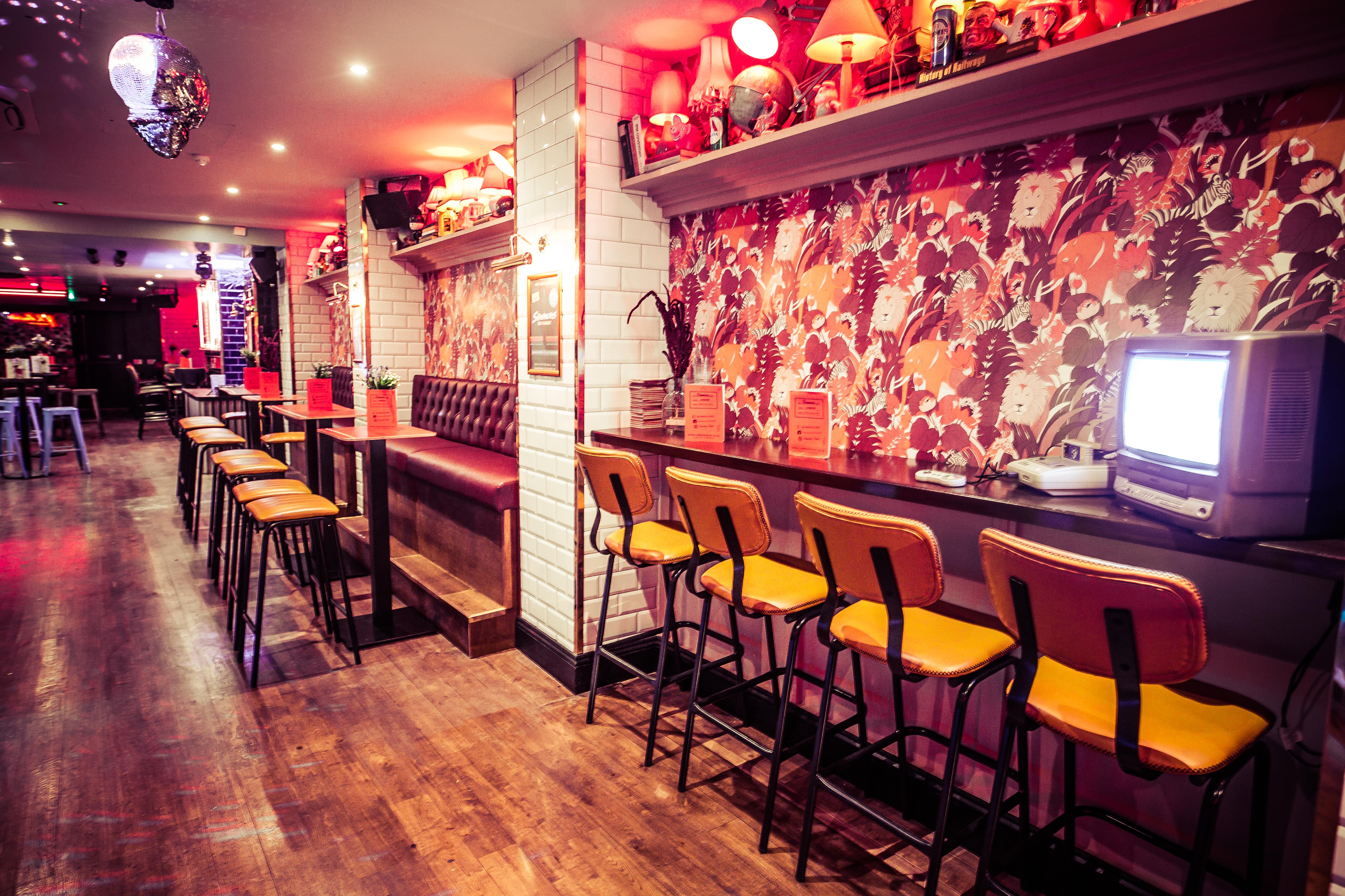 Vibrant Simmons Piccadilly Circus venue with colorful decor for networking events.