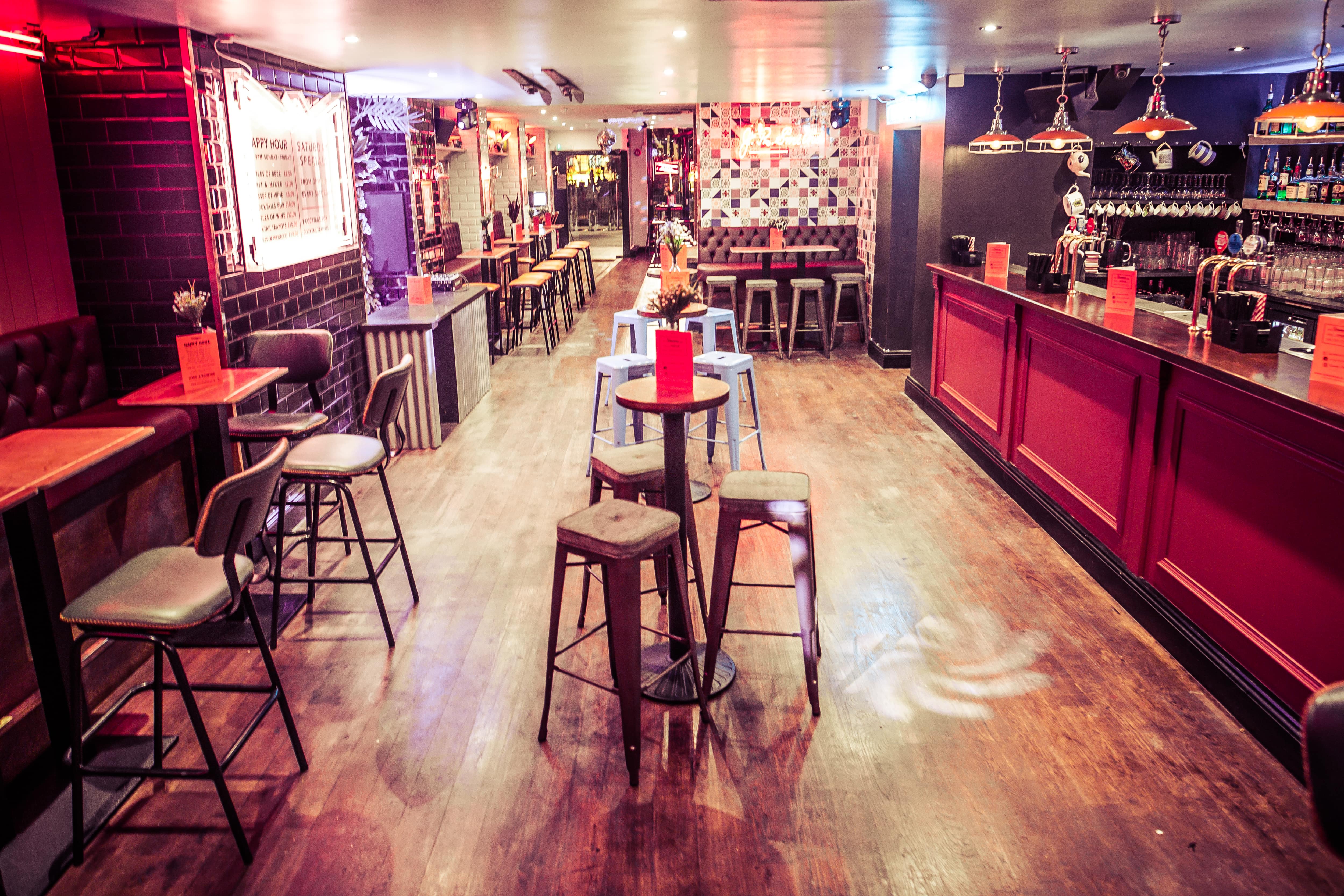 Stylish bar venue at Simmons Piccadilly Circus for networking events and gatherings.