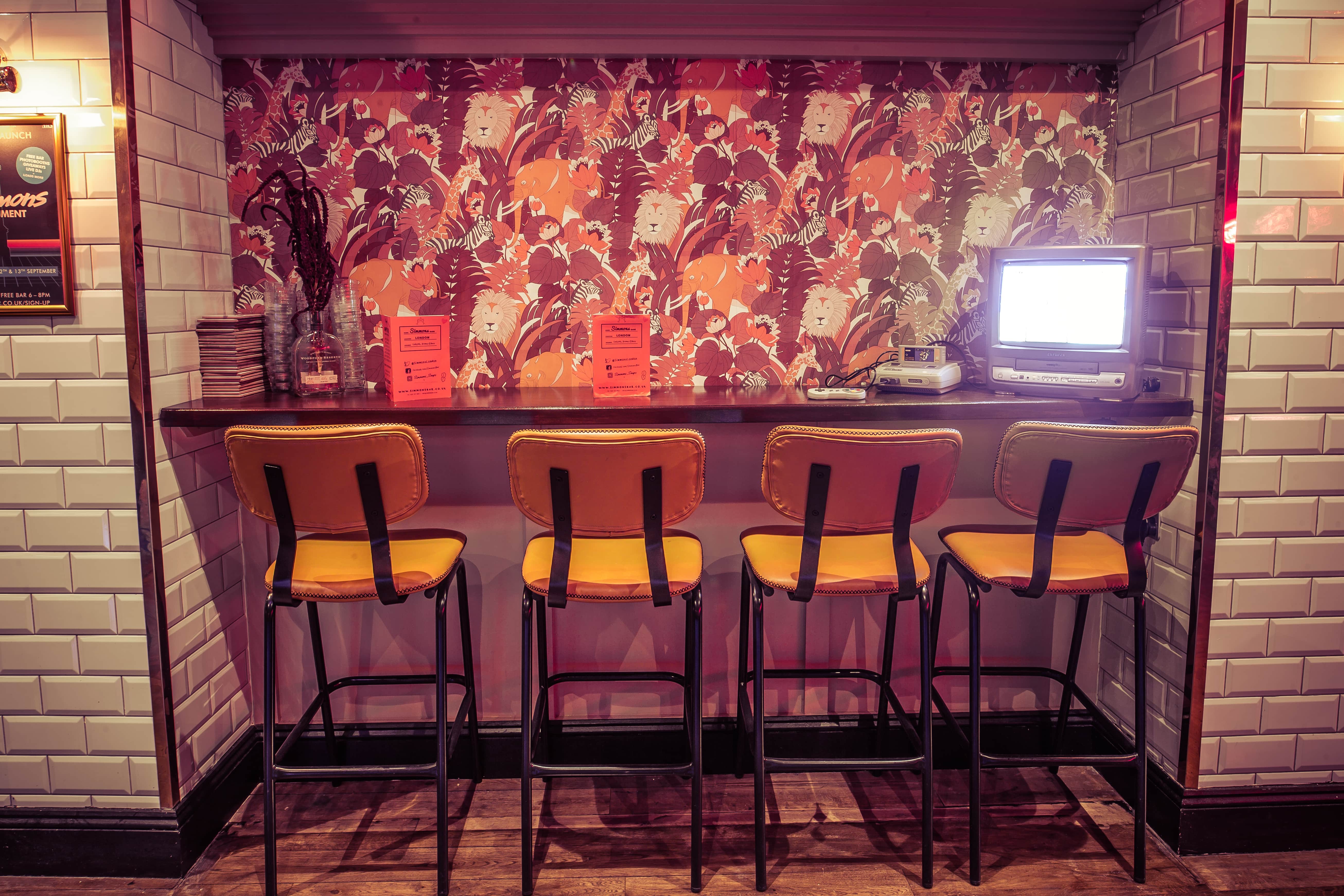 Stylish bar area at Simmons Piccadilly Circus, perfect for networking events and meetings.