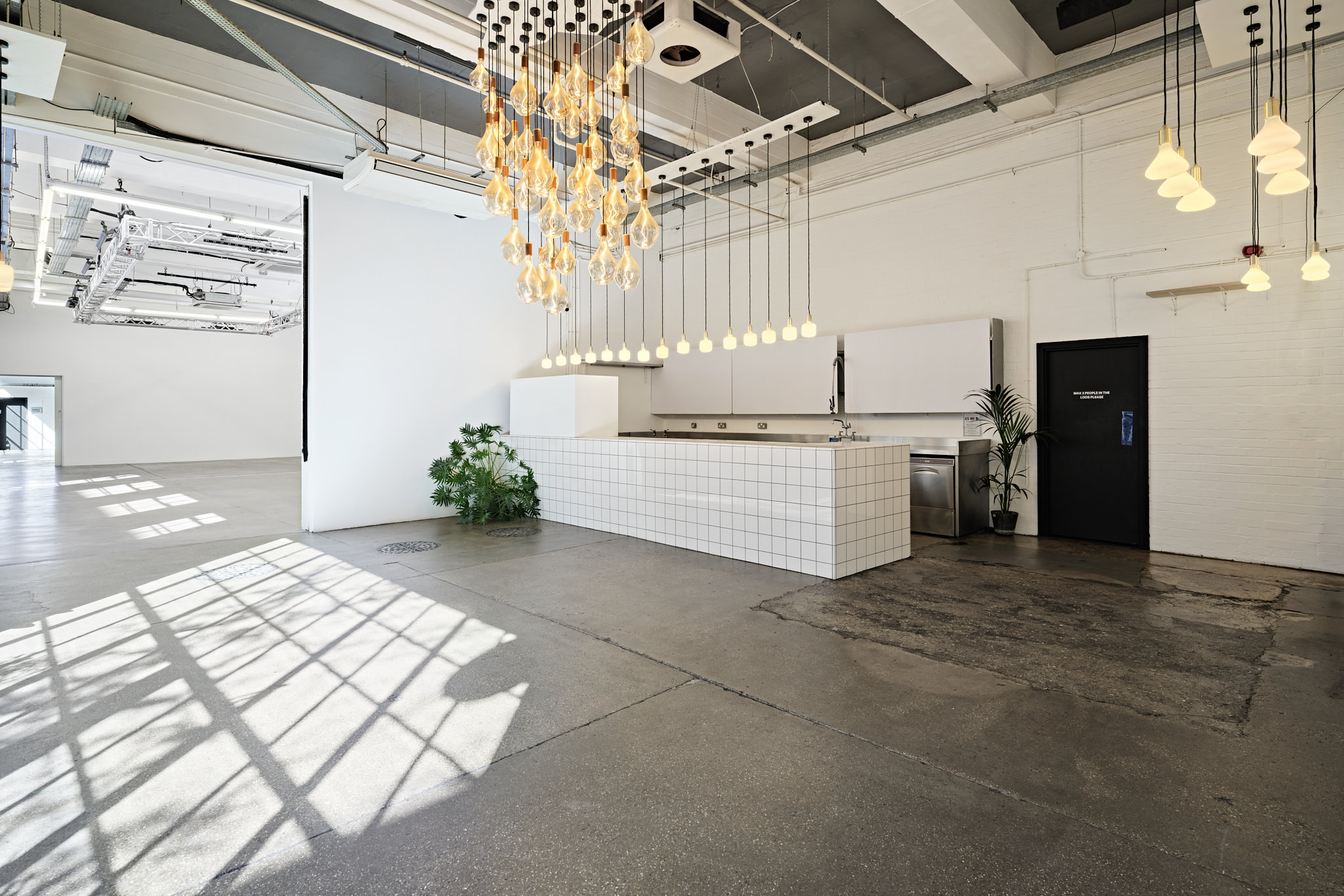 Studio 1 - 3 - wbivkmu3qeu.jpg