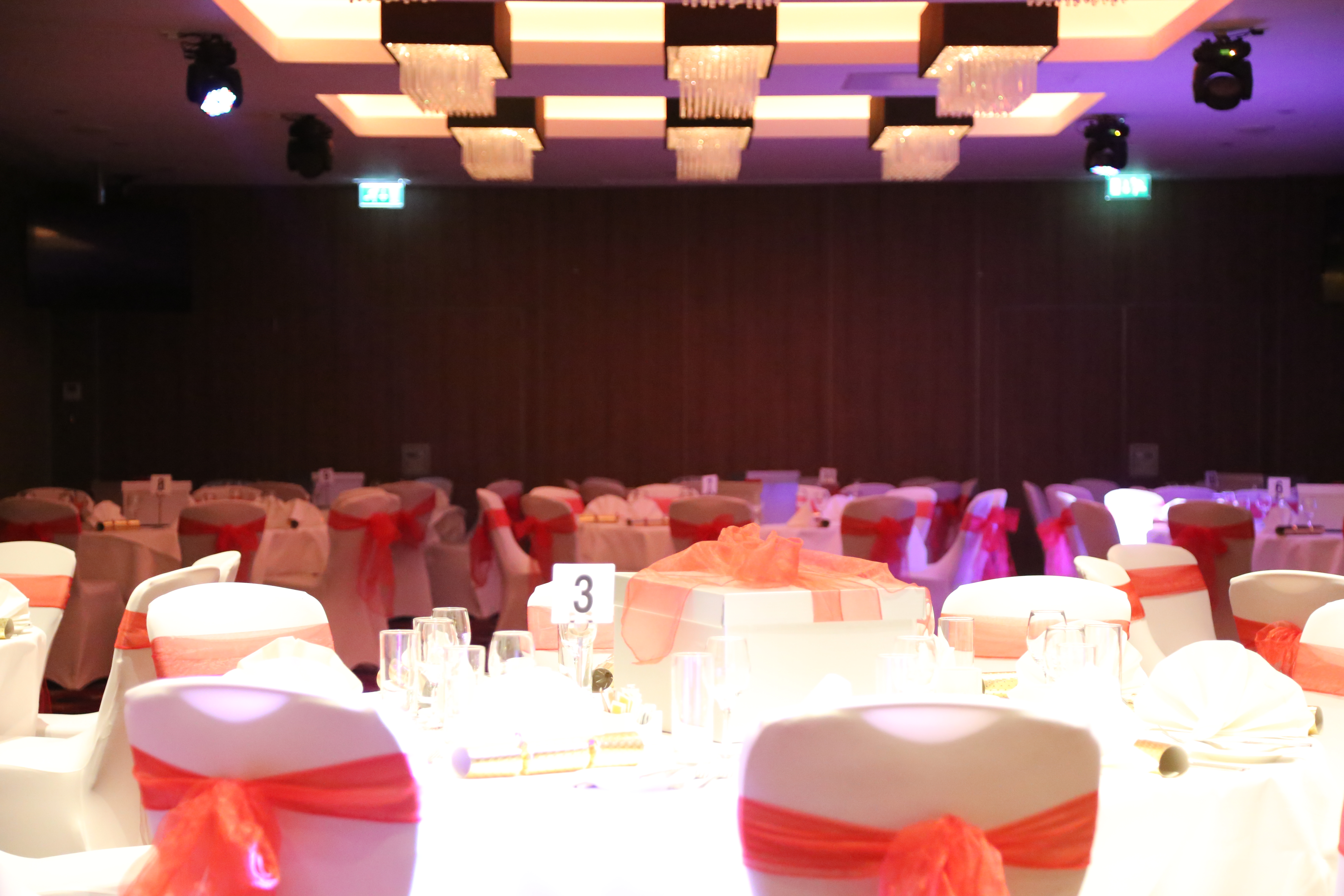 Elegant banquet hall at Holiday Inn Kensington, perfect for Christmas weddings and events.