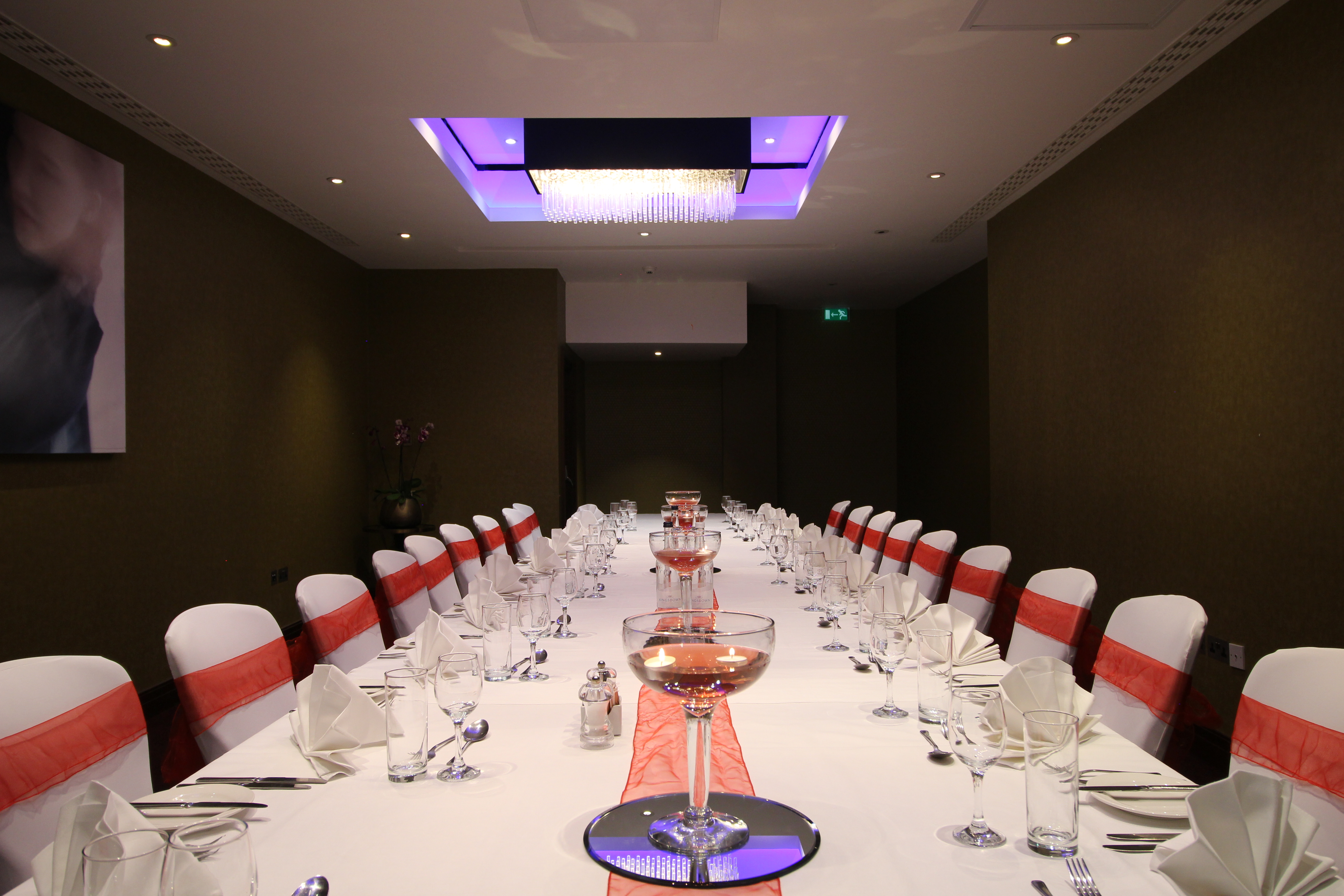 Elegant dining setup for corporate events at Holiday Inn London - Kensington High Street.