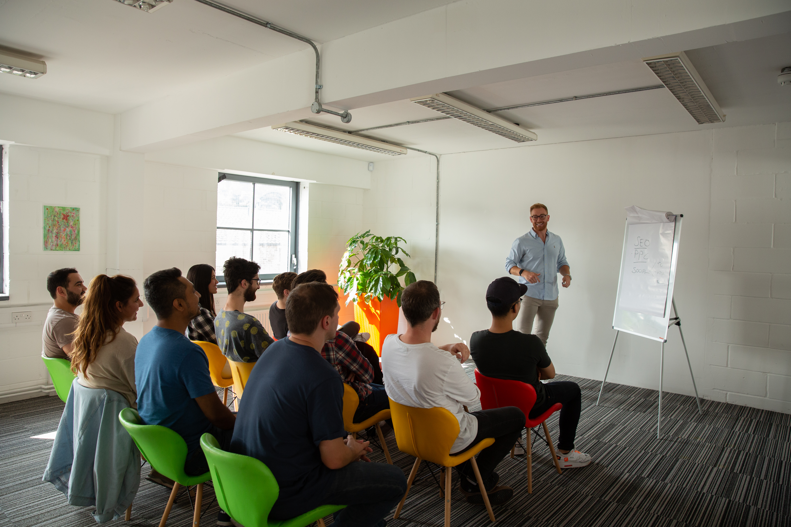 Dynamic meeting space in Union Court with flip chart for workshops and brainstorming.