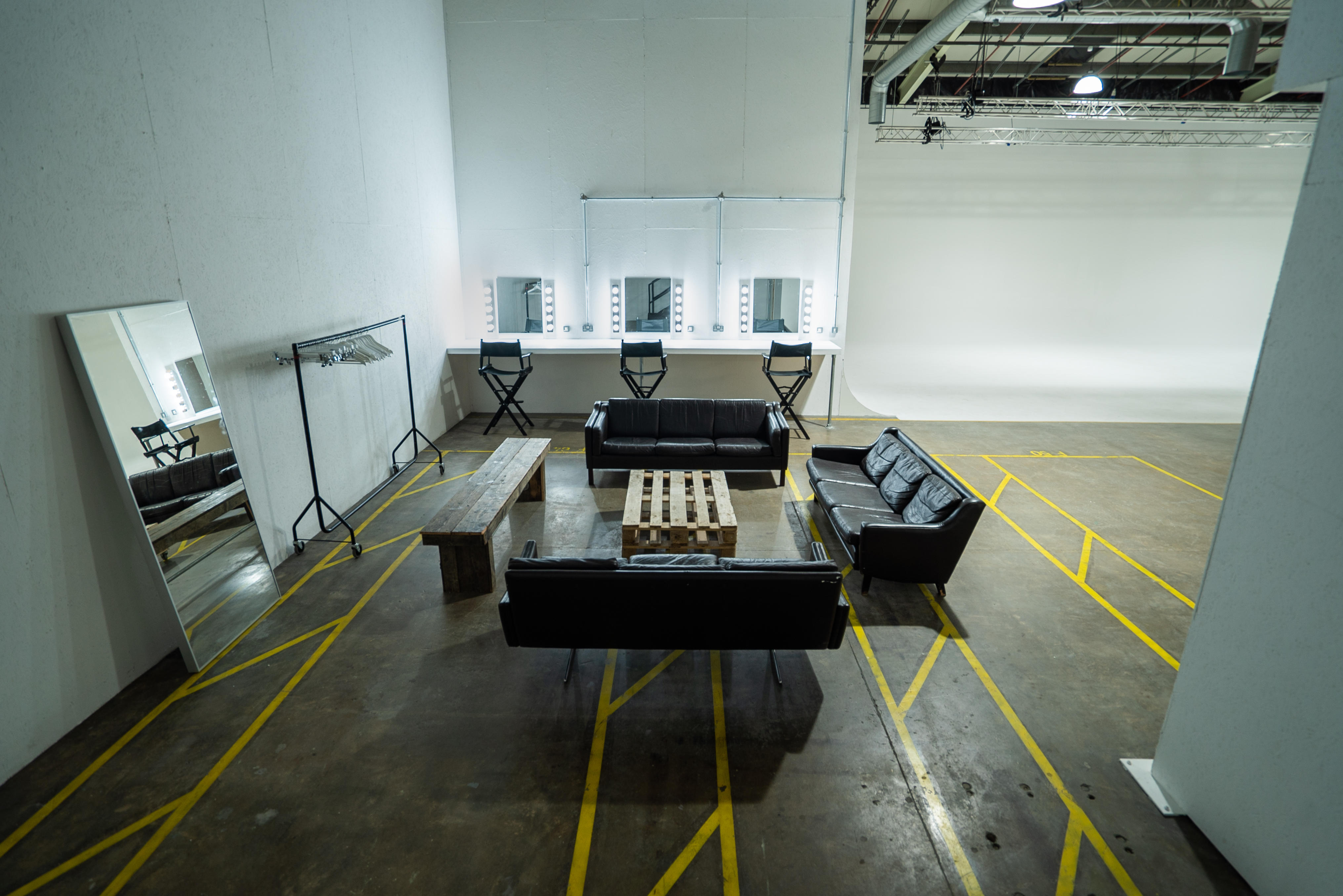 Studio One  - a3kfriglwb4.jpg