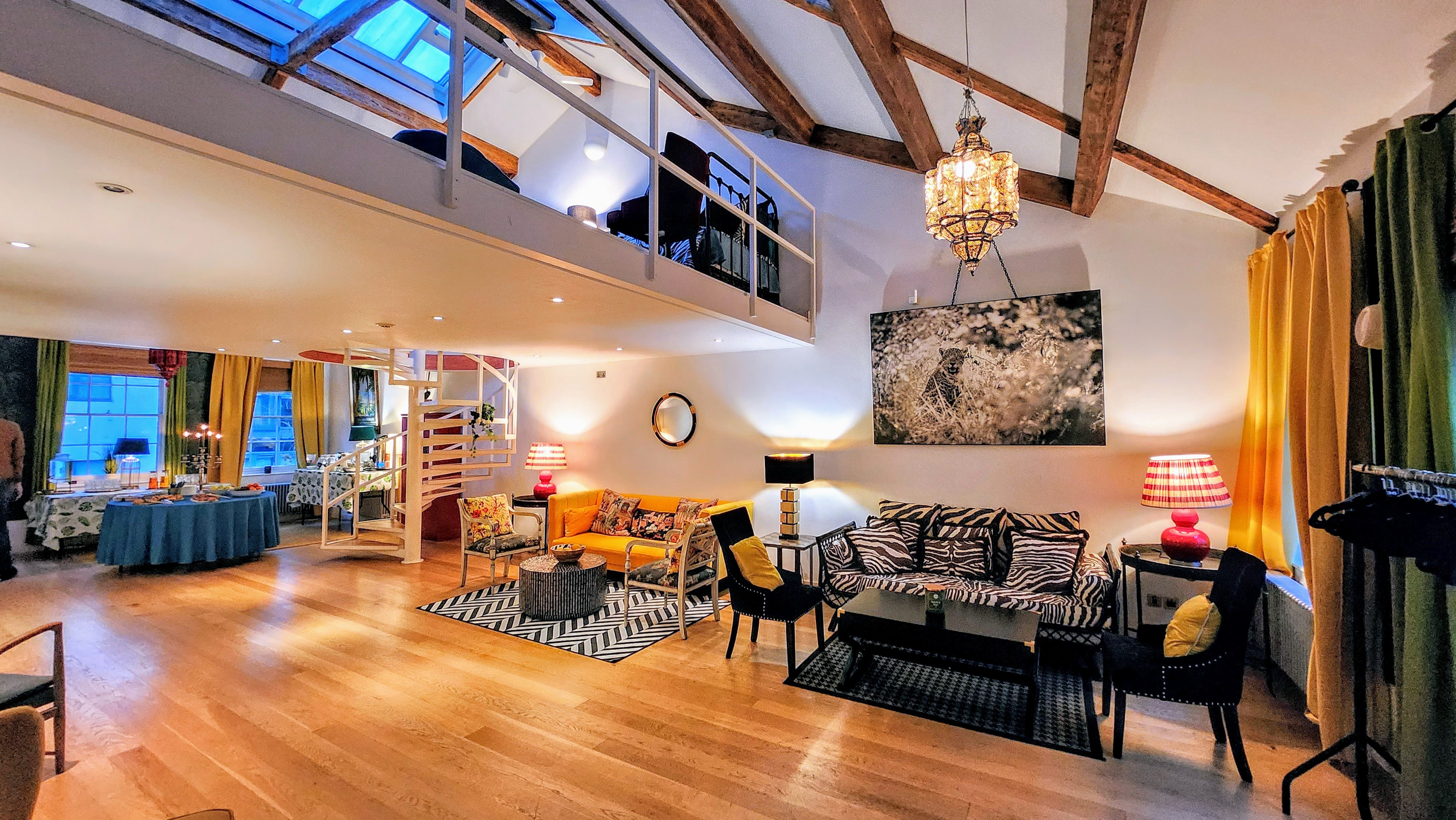 Whole Venue - j0agup51100.jpg